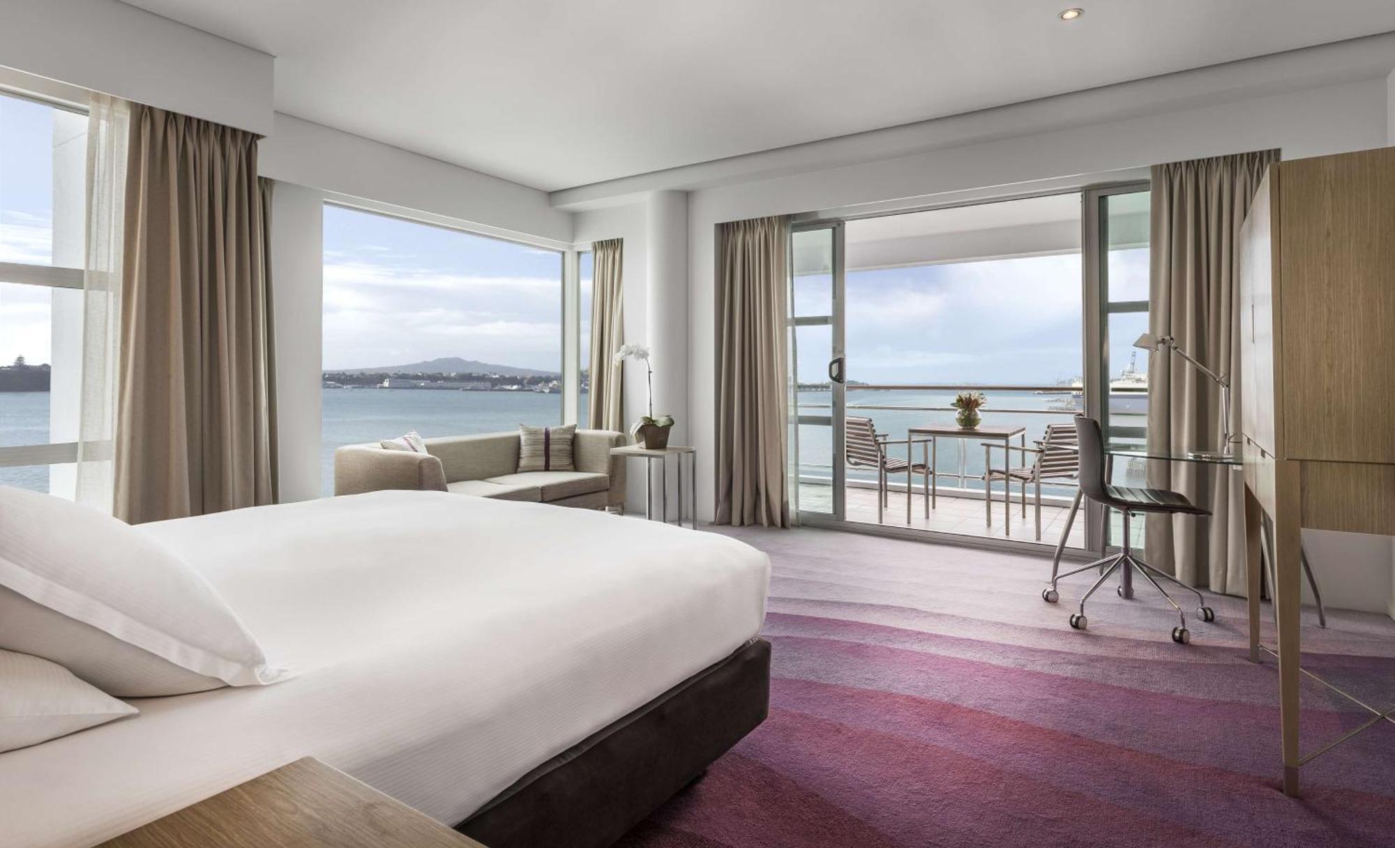Deluxe King Room with Premium Harbour View,1547988106:JPEG