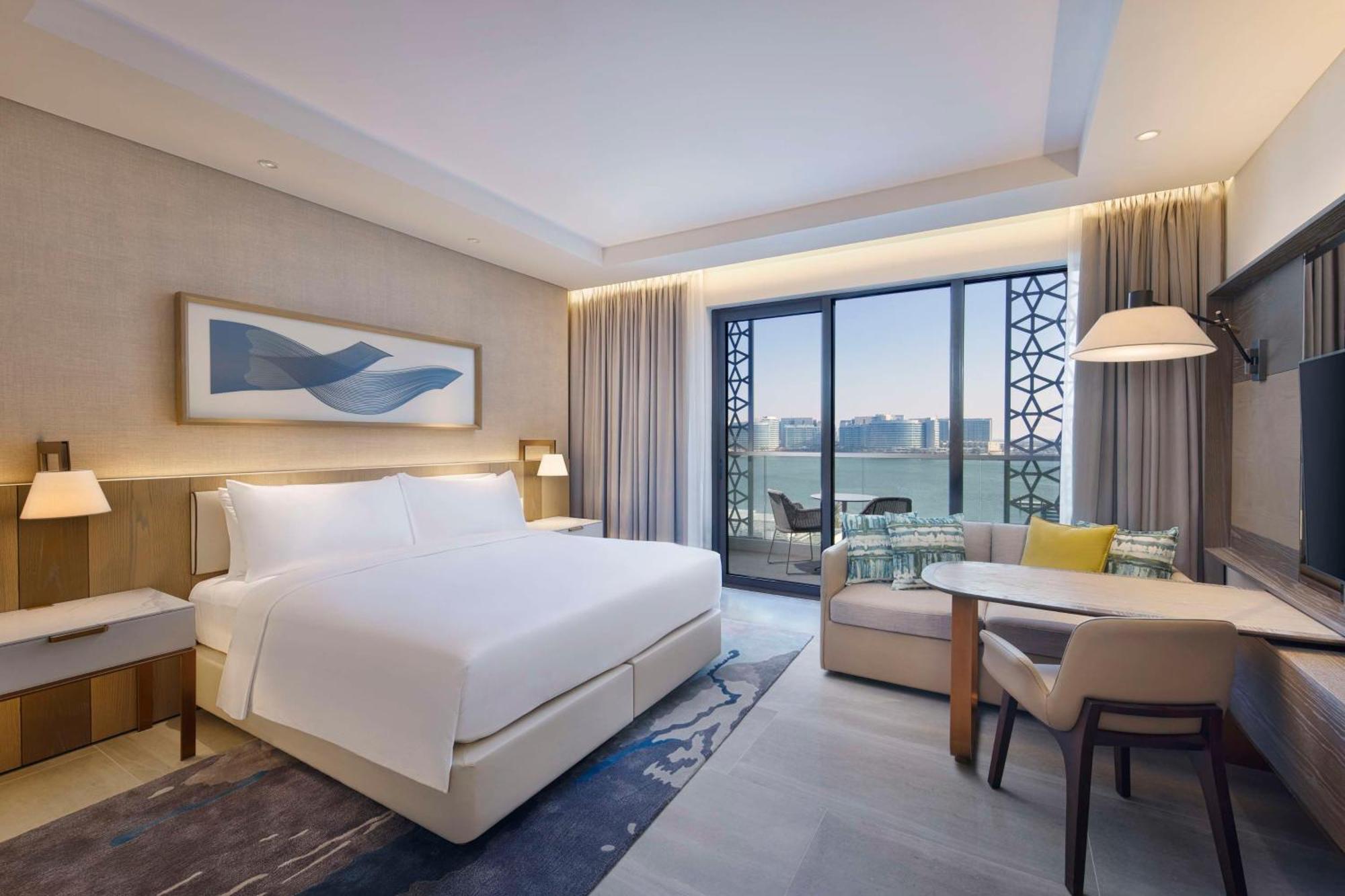 Deluxe King Room with Bay View and Theme Park Access