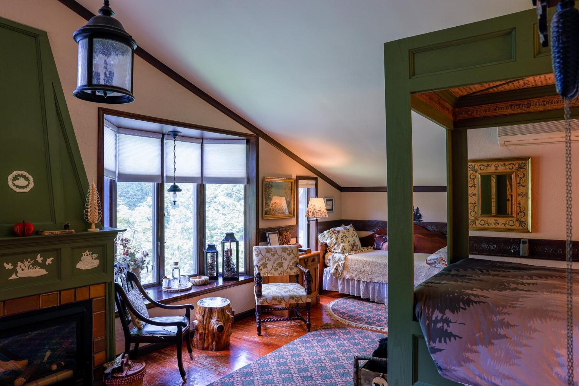 Deluxe Double Room with 1 Double Bed and 1 Single Bed