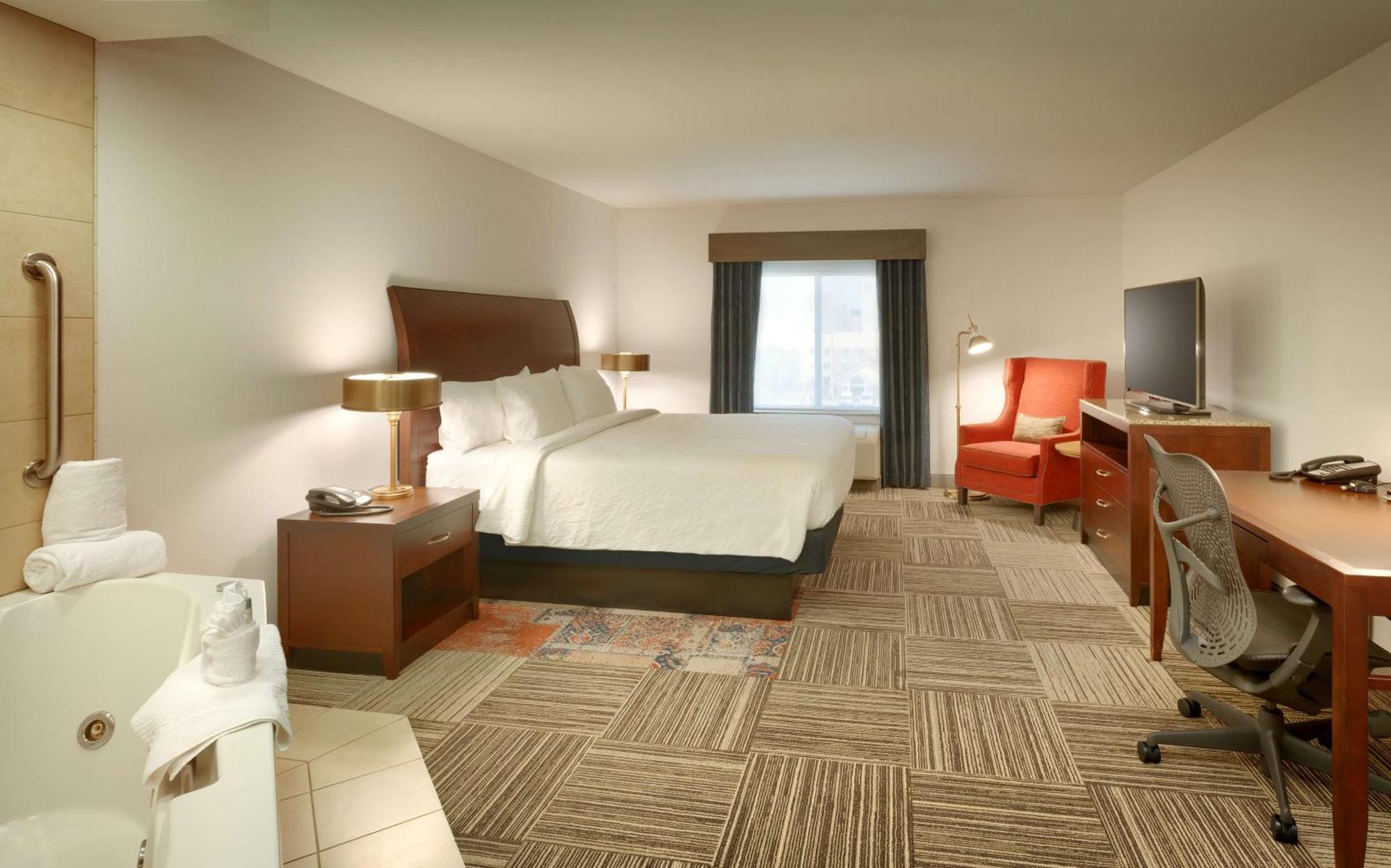 Deluxe King Suite,1551442288:JPEG