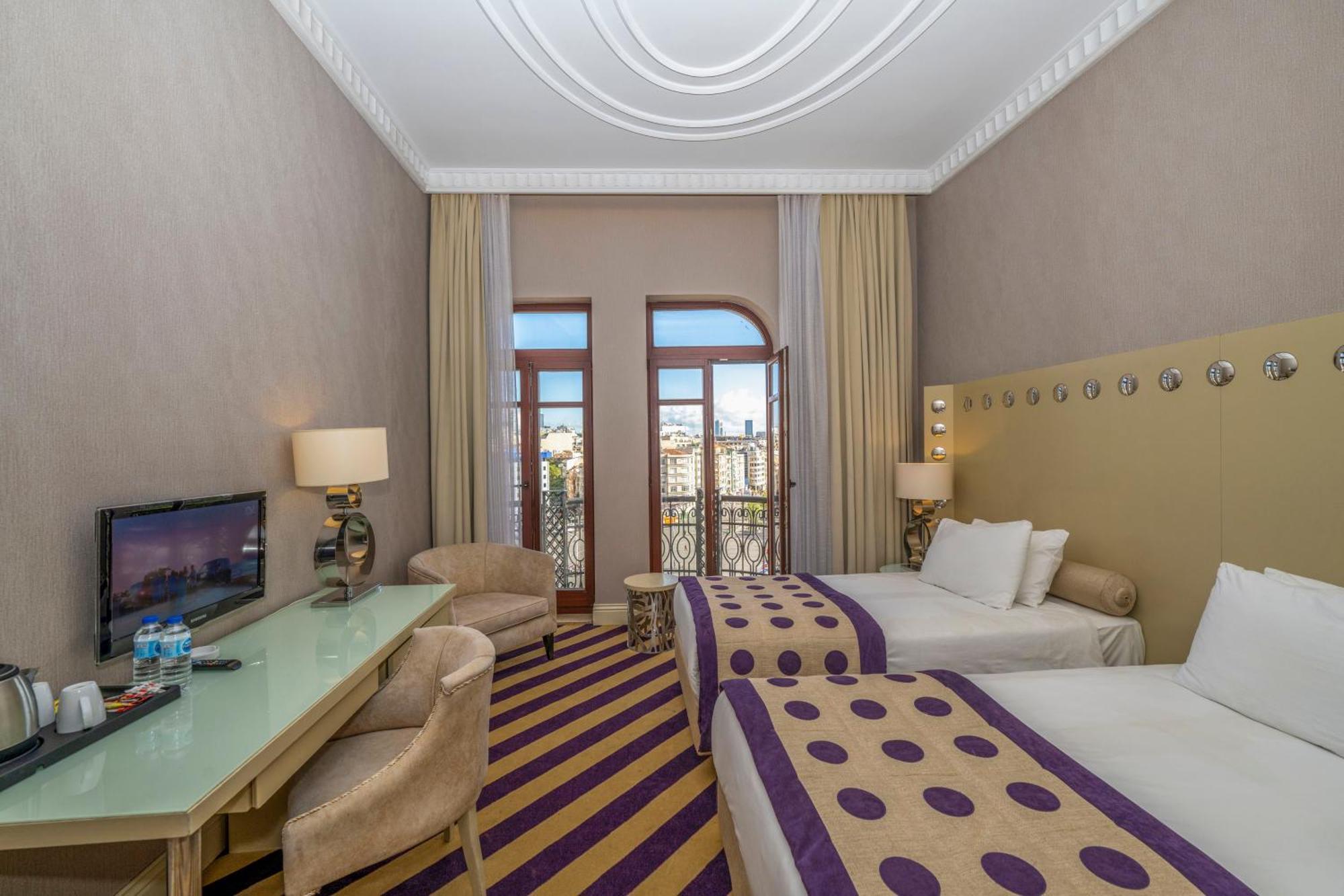 Superior Double or Twin Room Square View