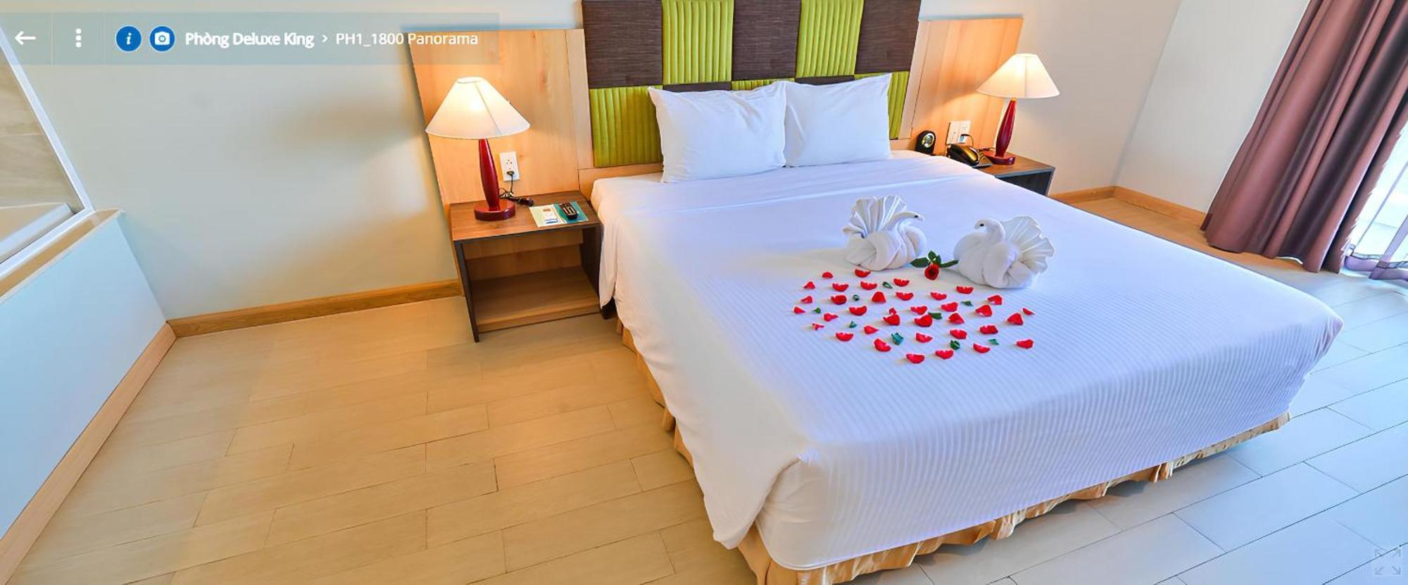 Deluxe King Room Balcony