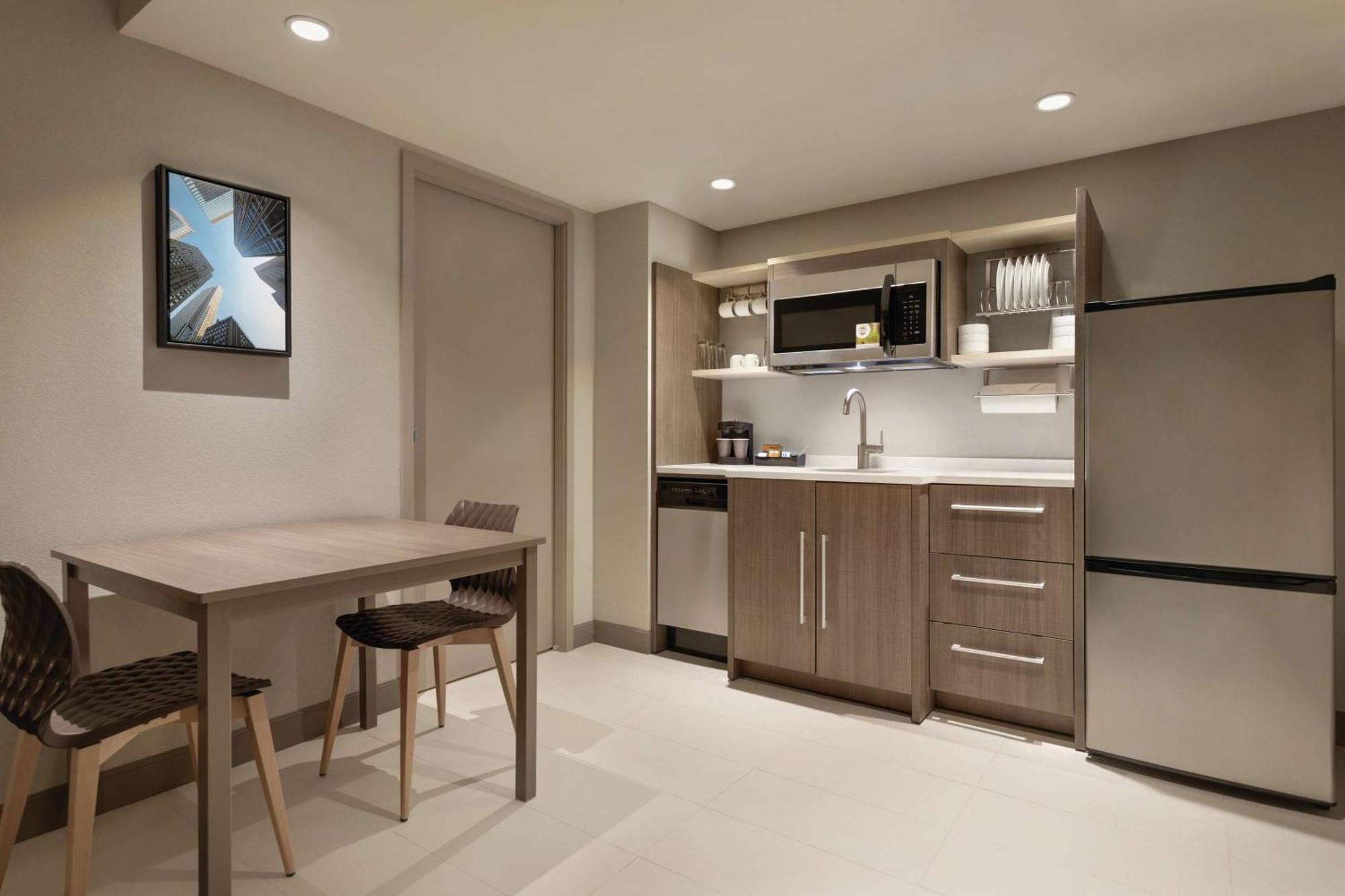 King Studio Suite with Accessible Tub - Mobility Access,1552158799:JPEG