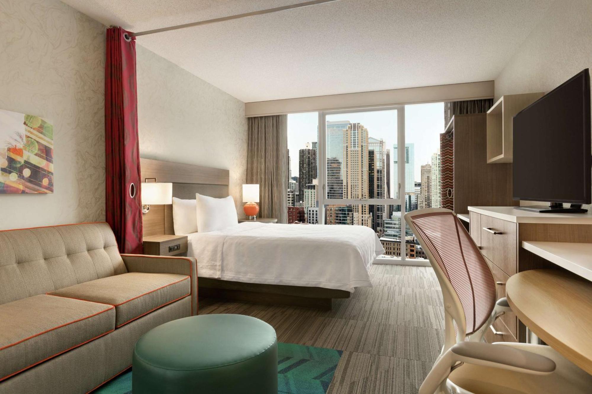 Queen Studio Suite City View