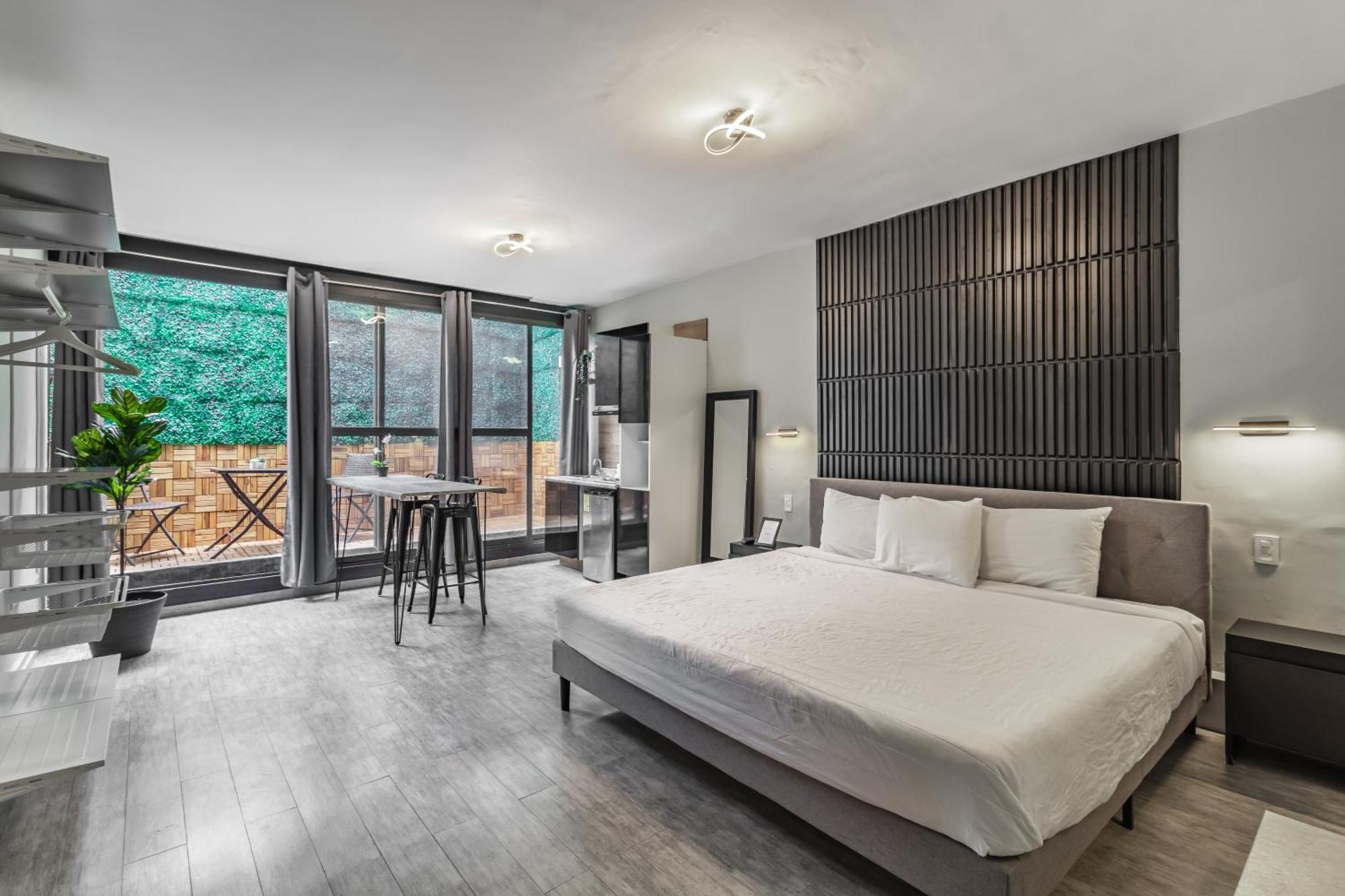 Superior King Suite