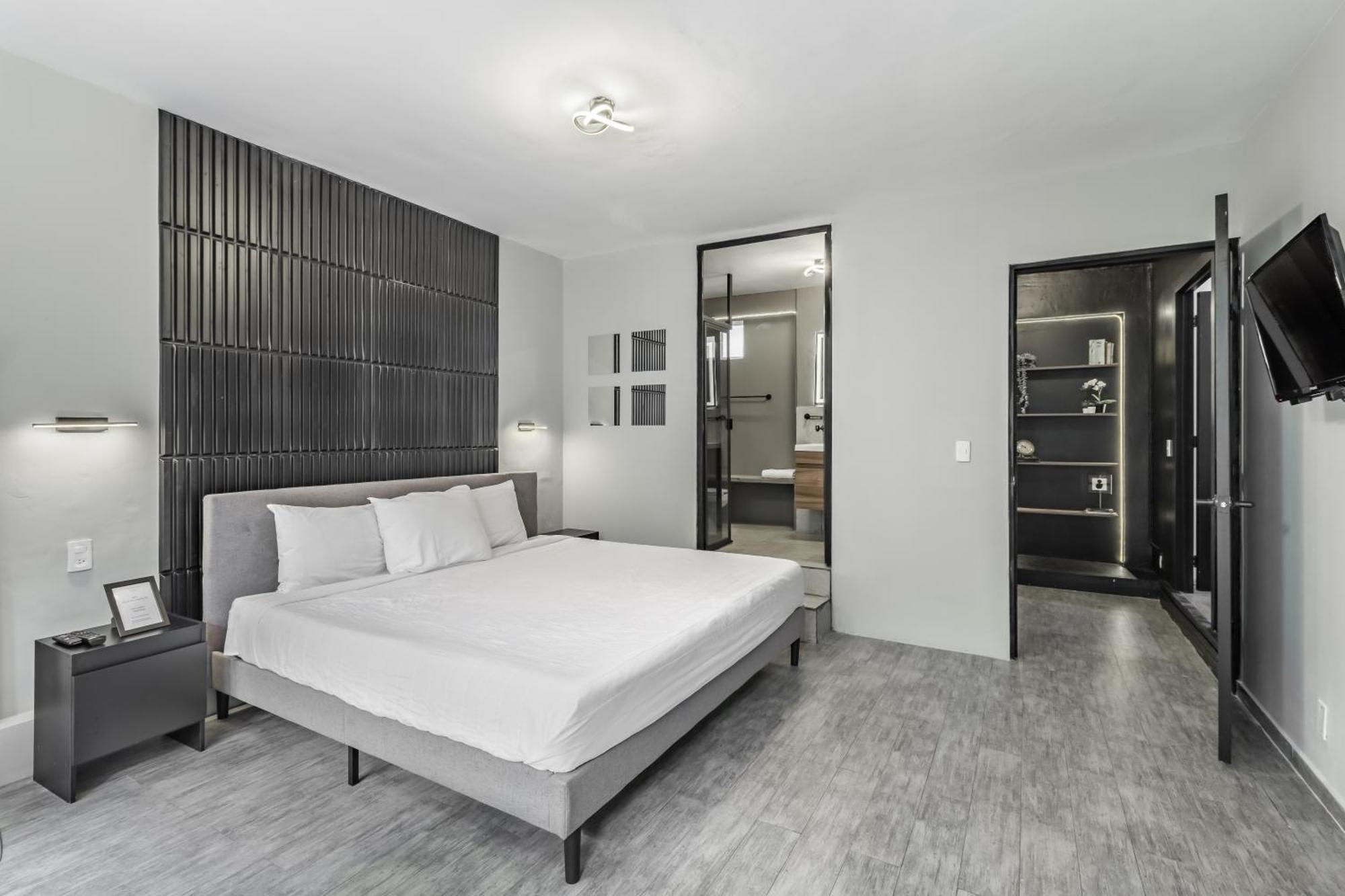 Superior King Suite