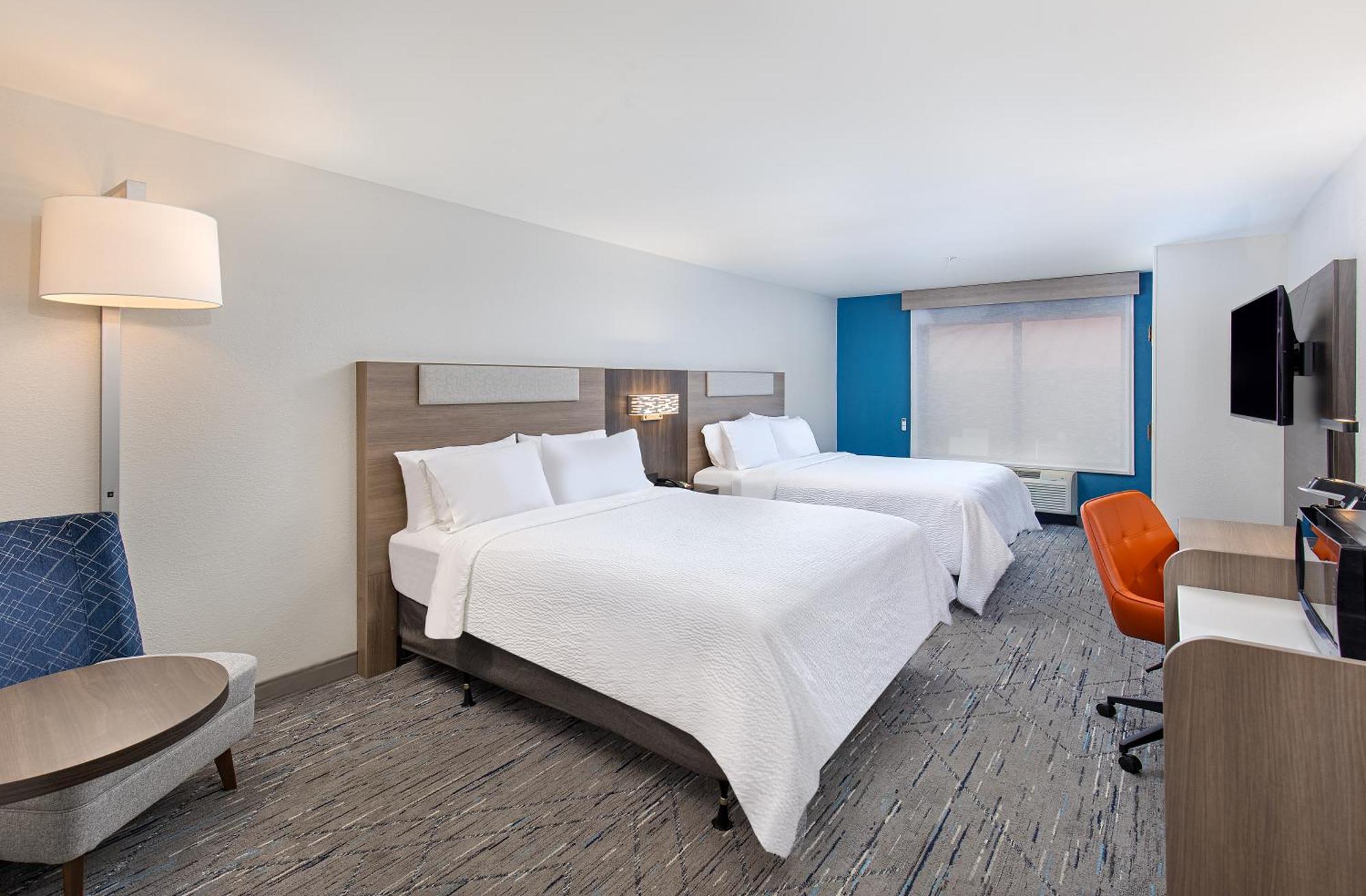 Standard Room with Two Queen Beds - Communications Accessible Tub,1547615950:JPEG