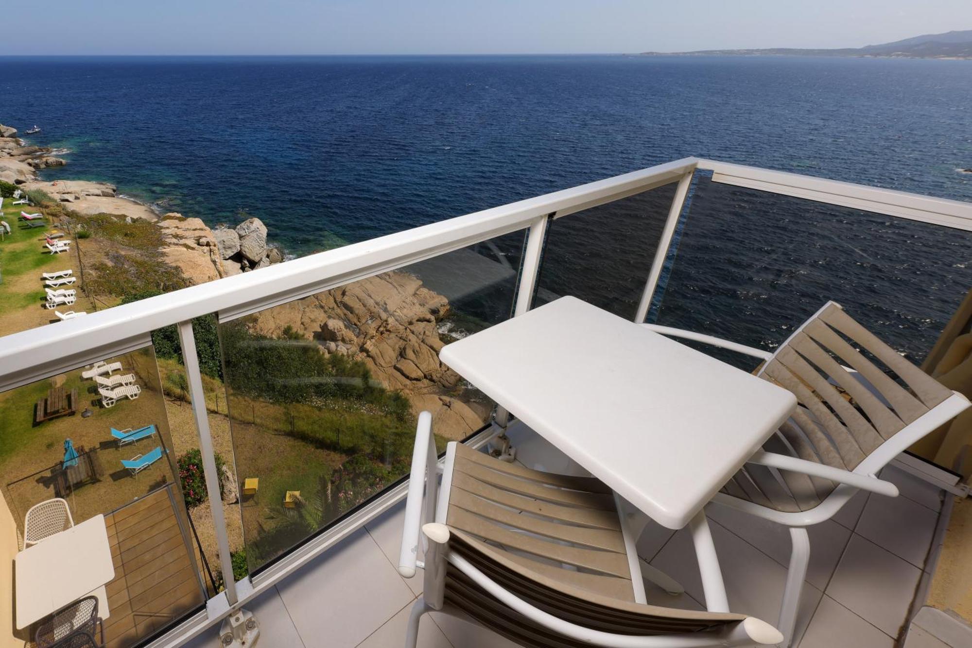 Chambre Triple Standard - Vue Partielle sur Mer