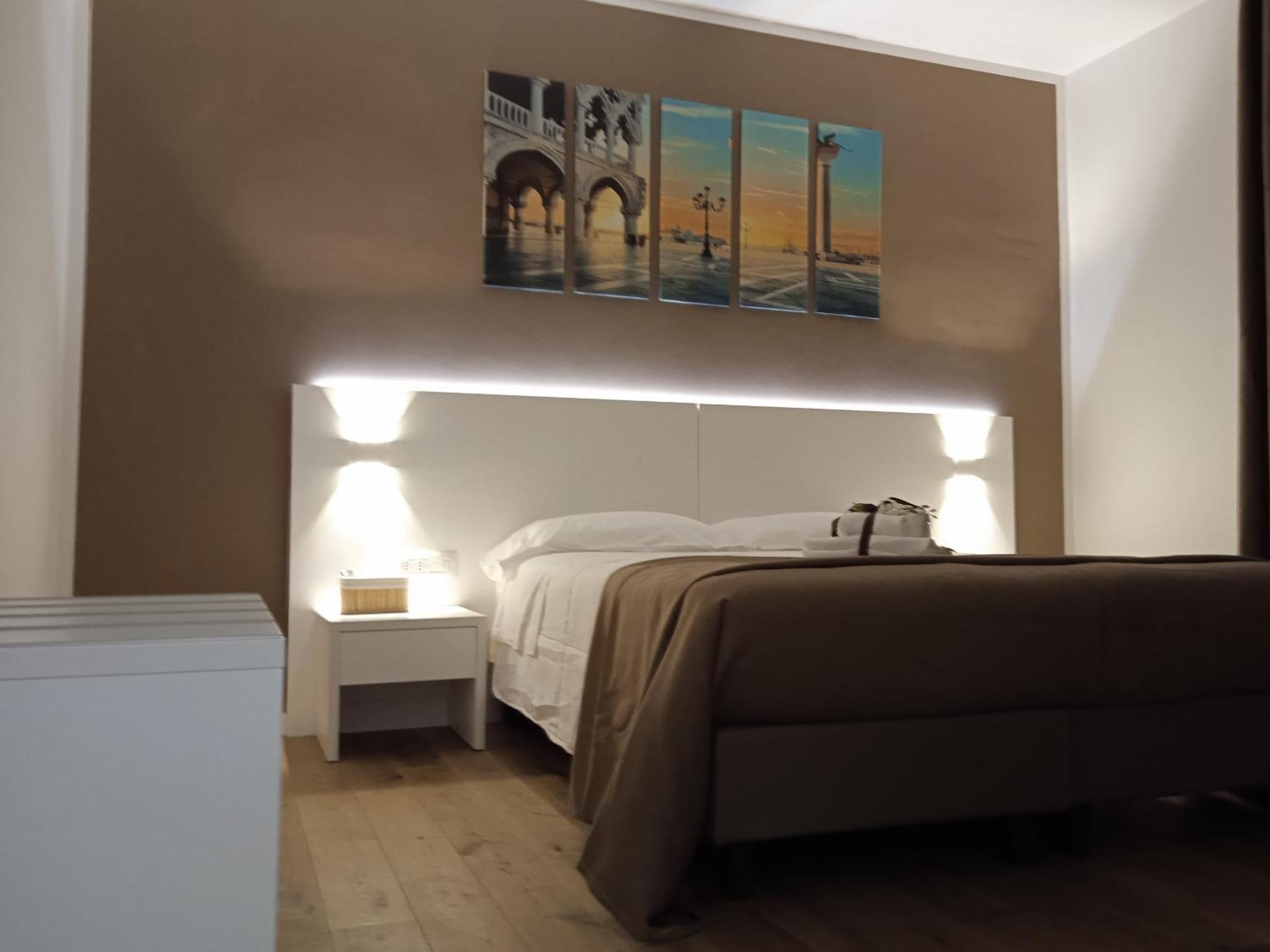 Double or Twin Room Private Bathroom