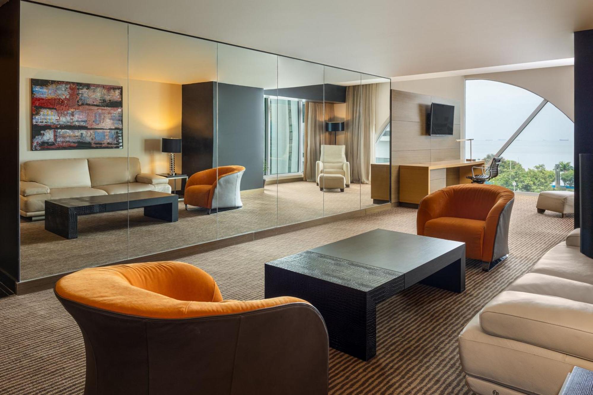 Diamond Suite Club lounge access 1 Bedroom Larger Suite