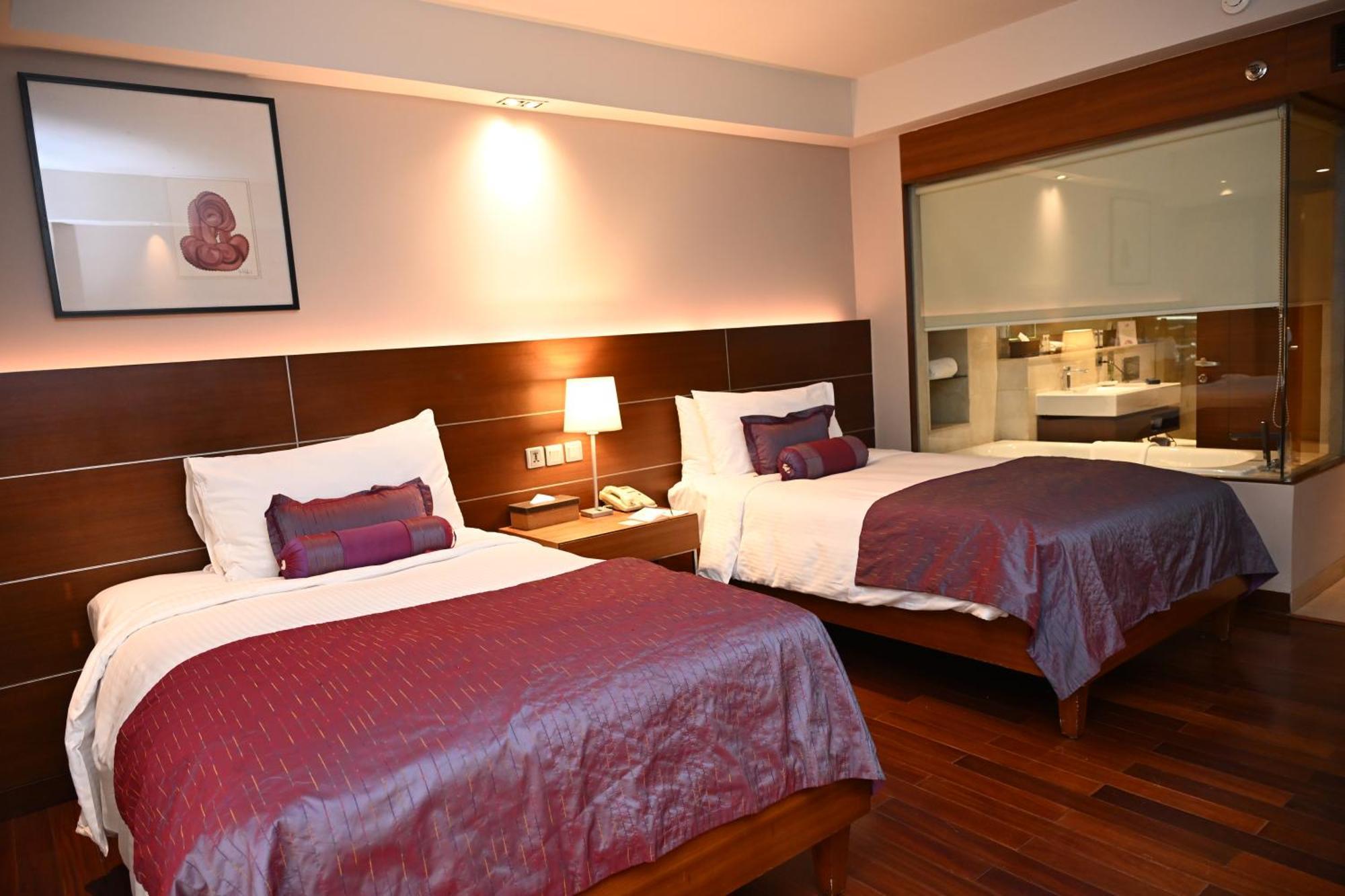 Executive Club Twin Room on Food & soft beverages Laundry & Spa
