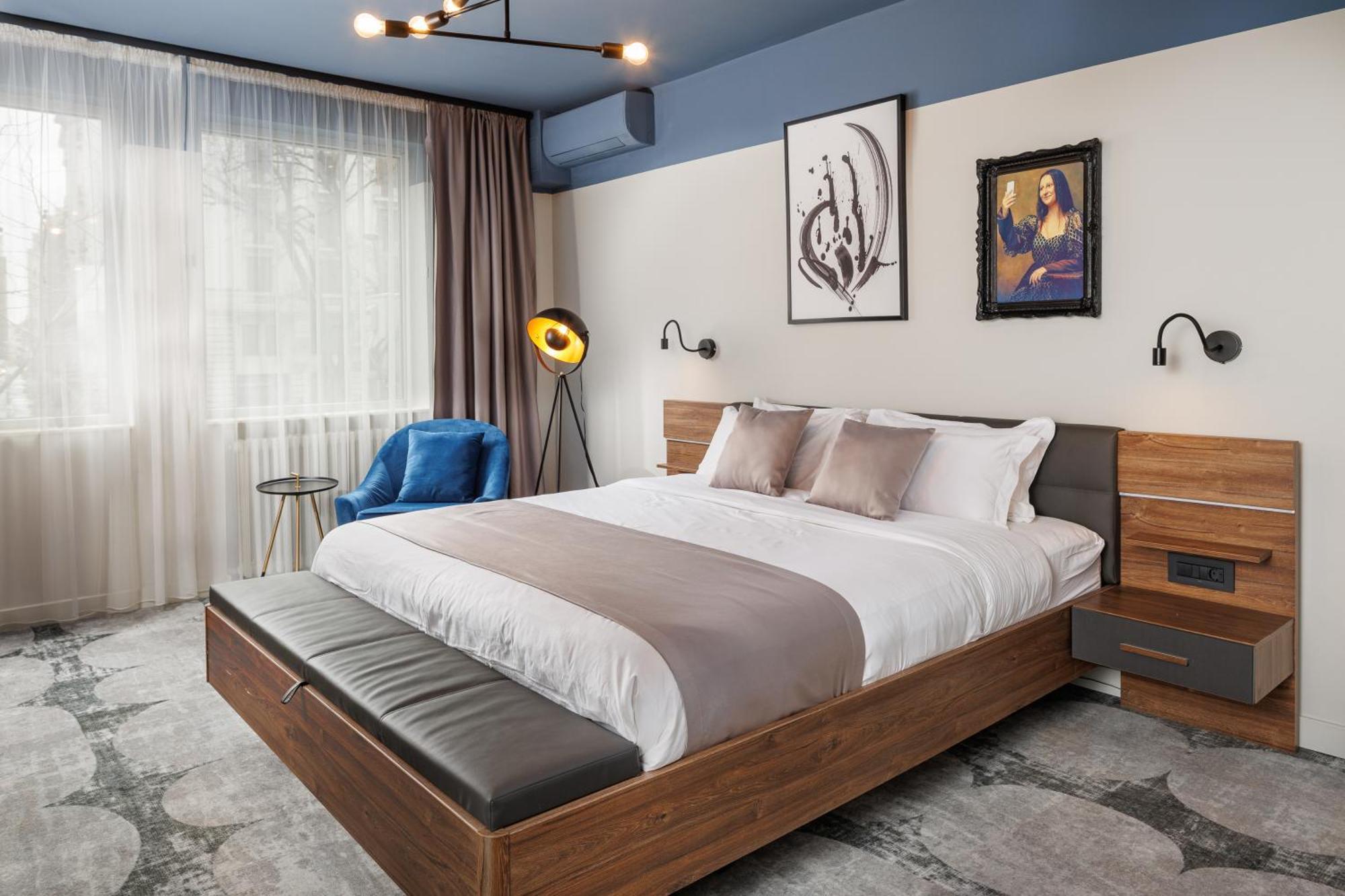 Superior King Suite