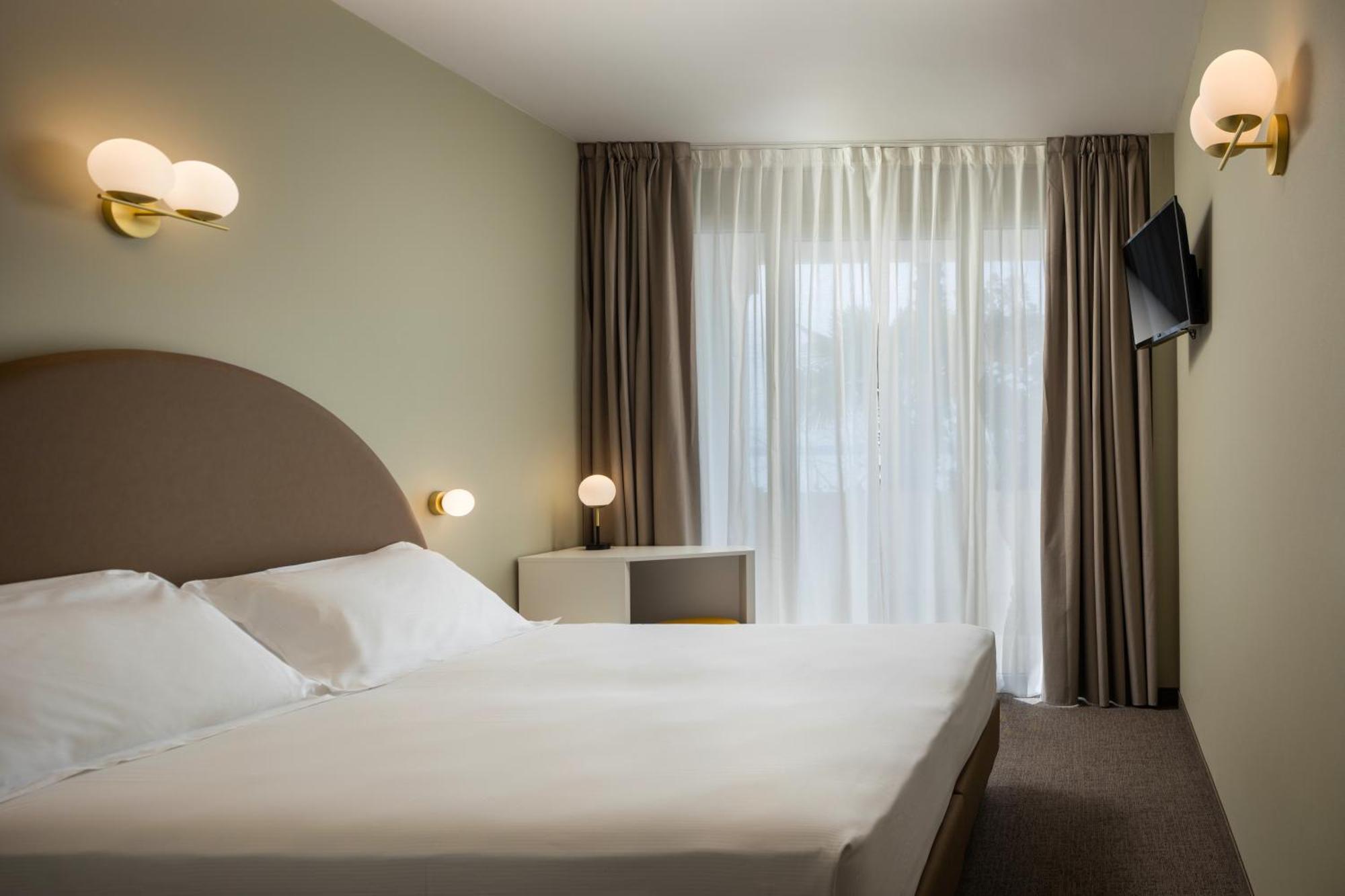 Comfort Twin or Double Room Lake View