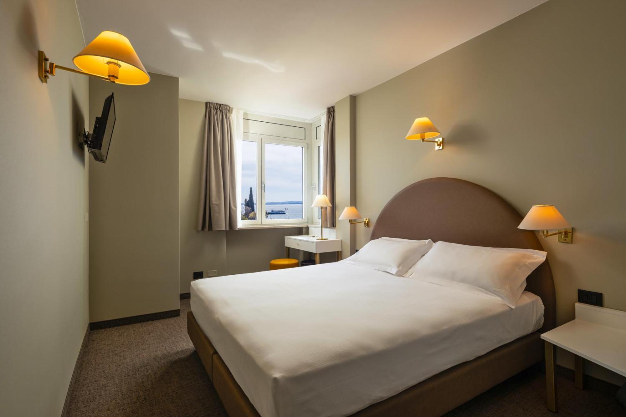 Comfort Twin or Double Room Lake View