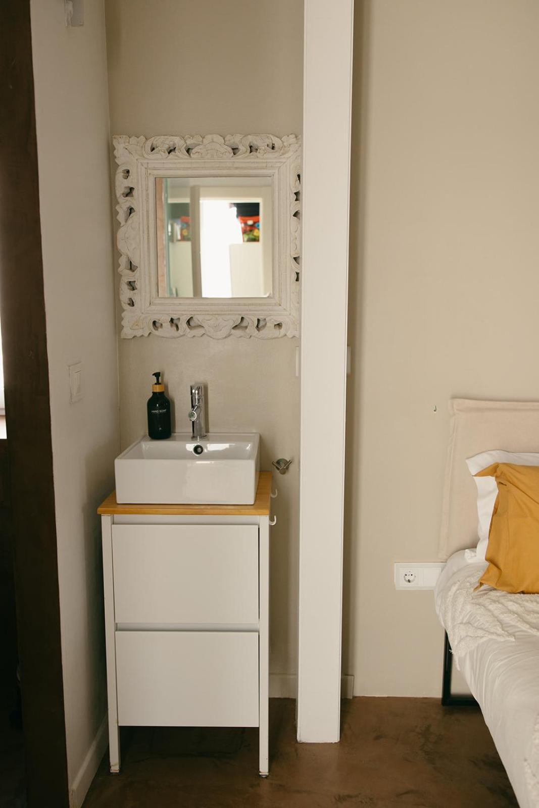 Double Room Private Bathroom