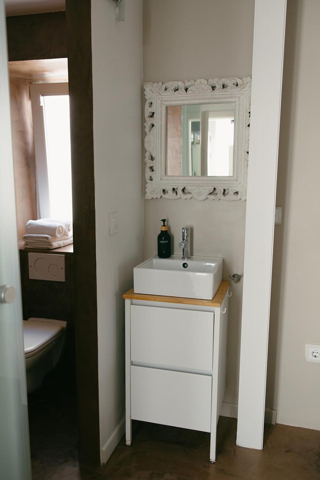 Double Room Private Bathroom