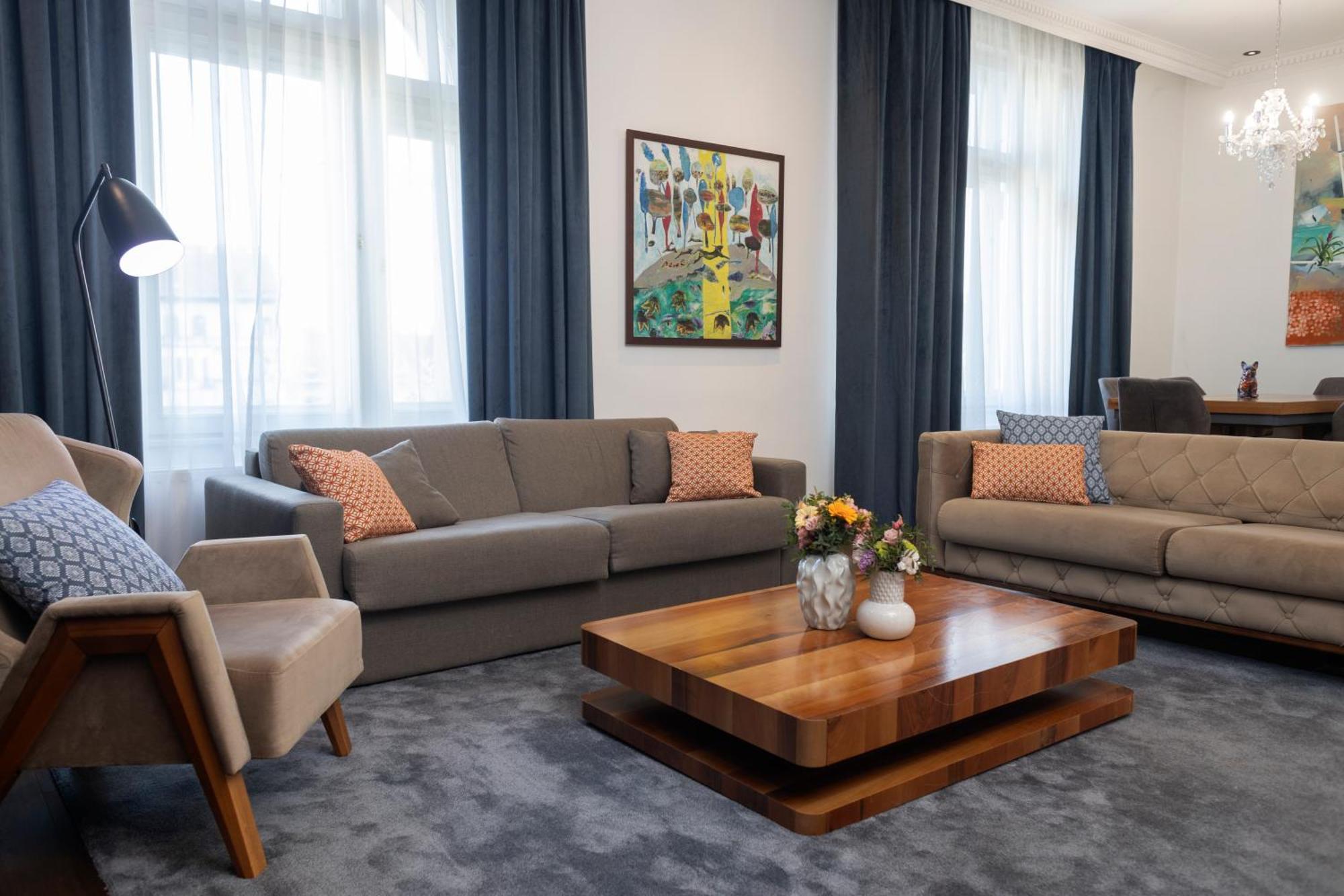 Deluxe Apartment