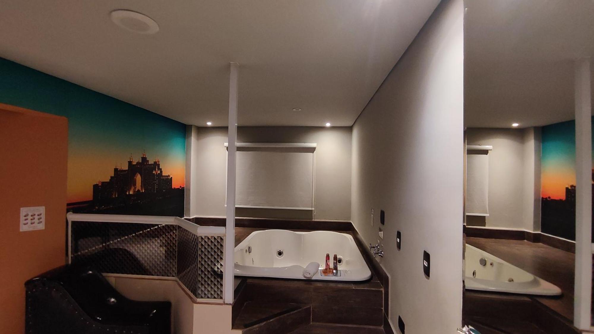 Deluxe Suite Spa Bath,1580057438:JPEG