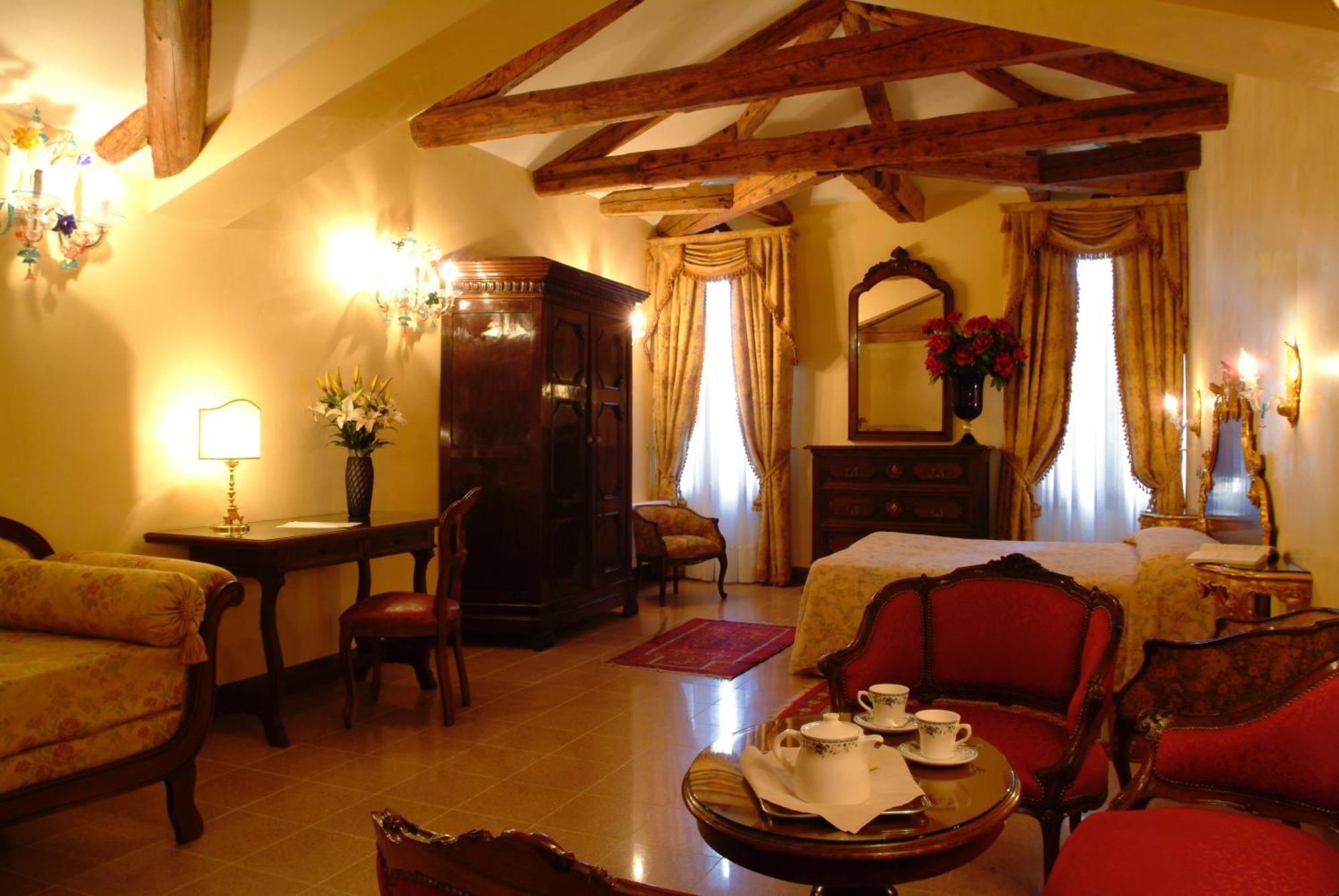 Deluxe Double Room Grand Canal View
