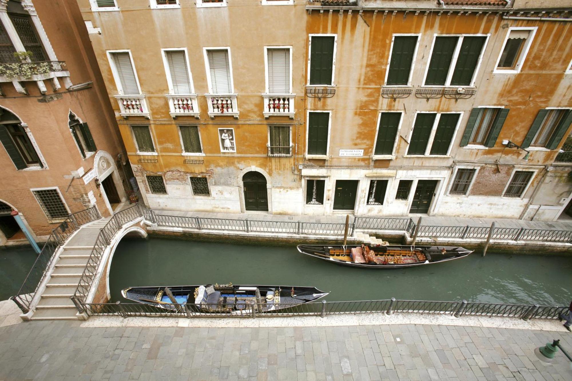 Superior Double Room Canal View