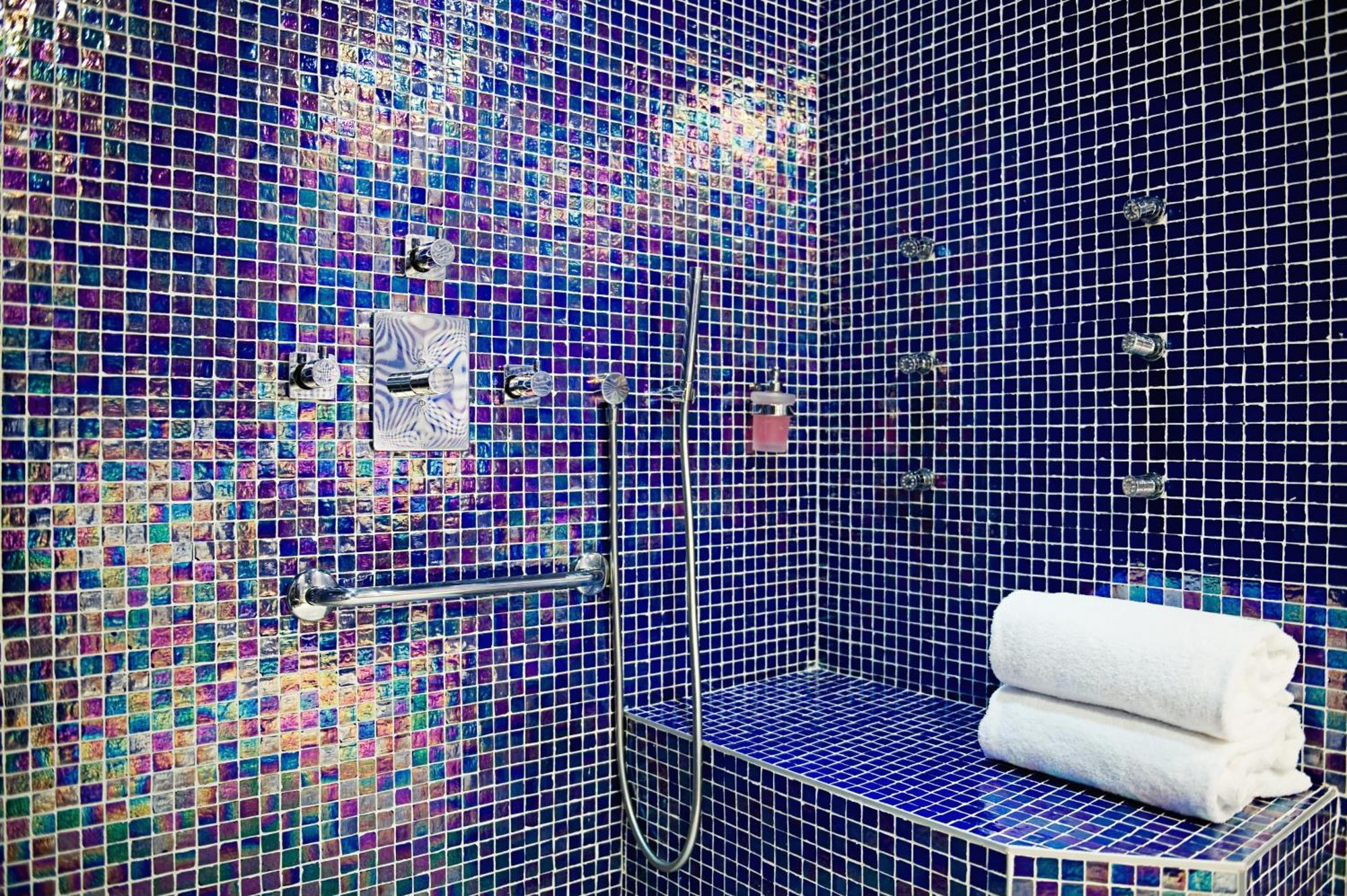 Standard Double Room Massaging-Jet Shower