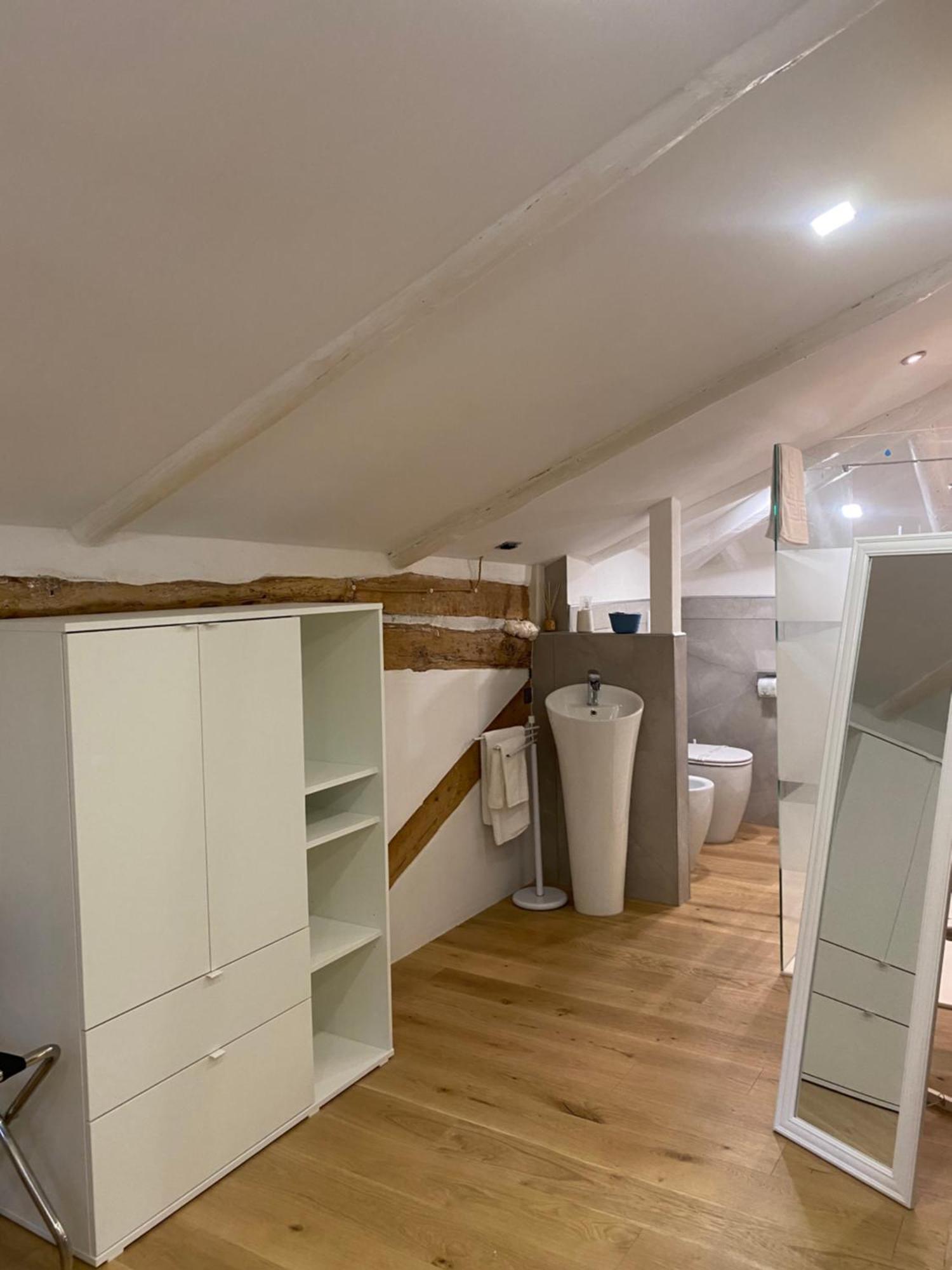 Single Room Private Bathroom