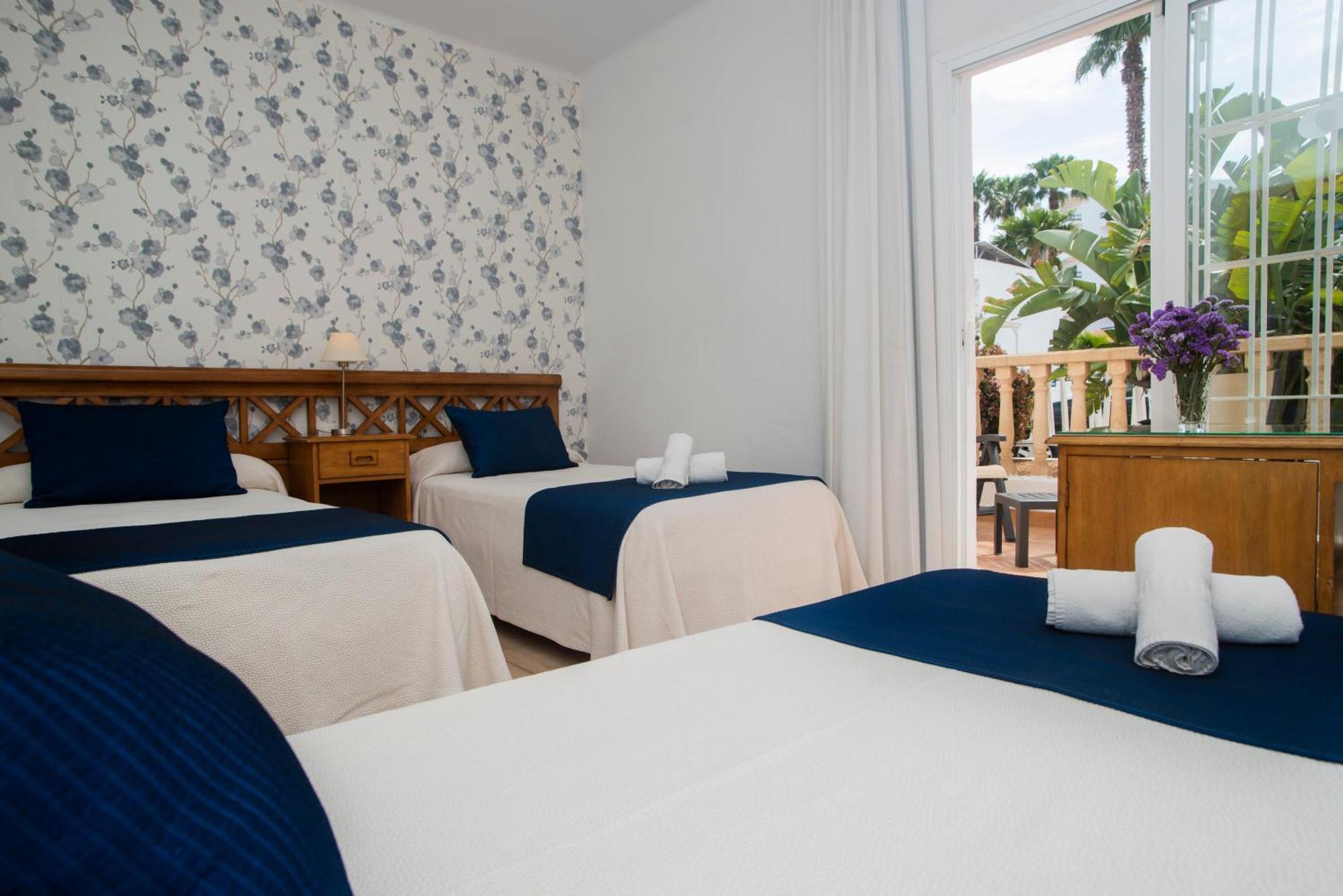 Tweepersoonskamer met 1 Tweepersoonsbed of 2 Aparte Bedden (2 Volwassenen + 1 Kind)