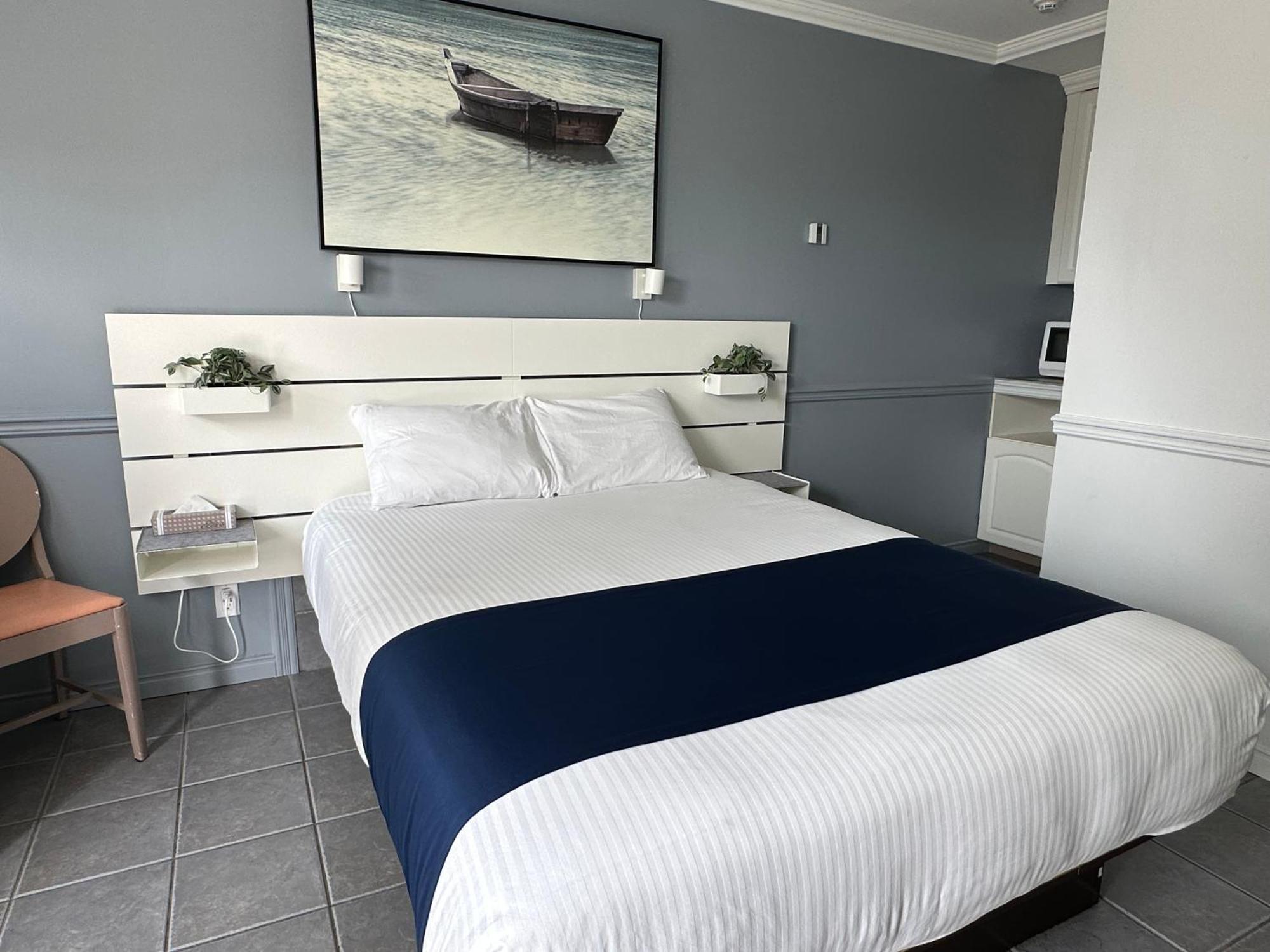 Standard Queen Room