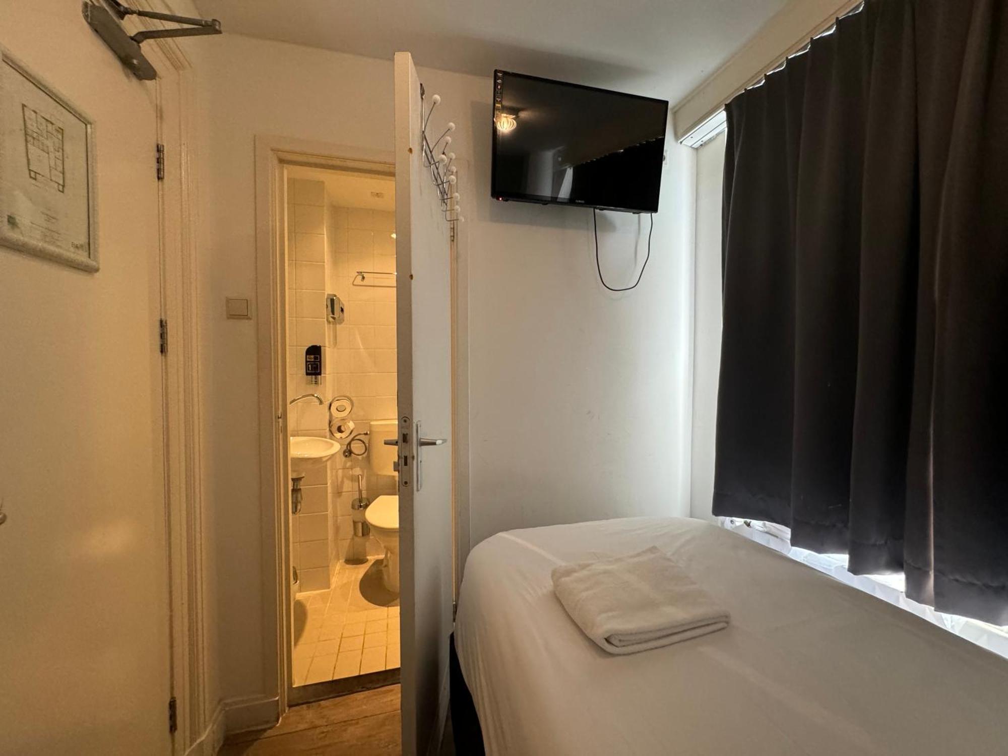 Standard Single Room Shower