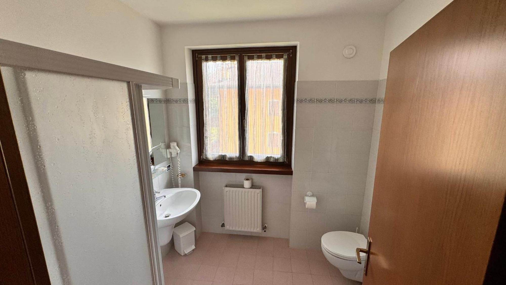 Camera Familiare con Vista Lago