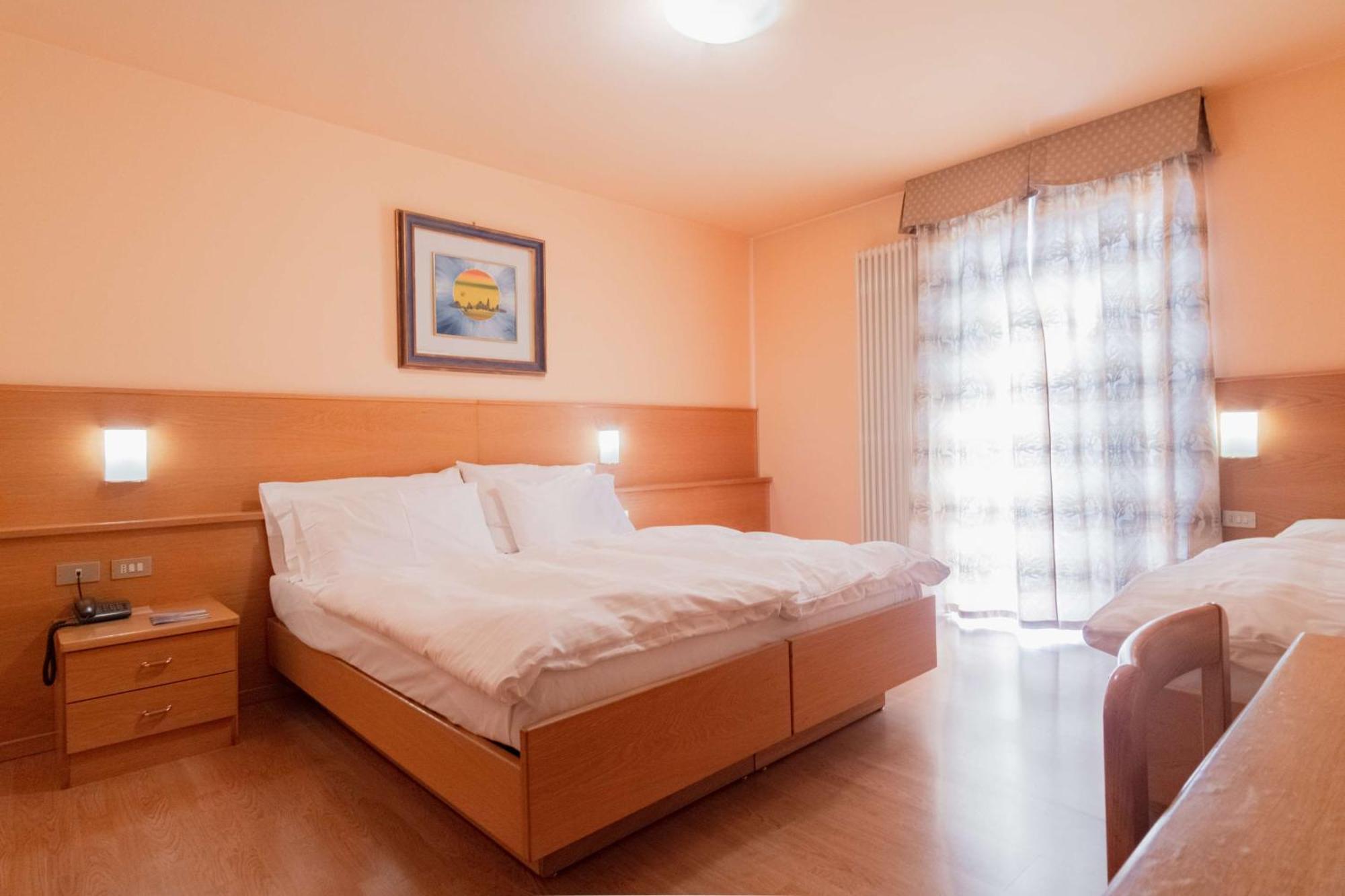 Camera Queen Standard con Letto Singolo