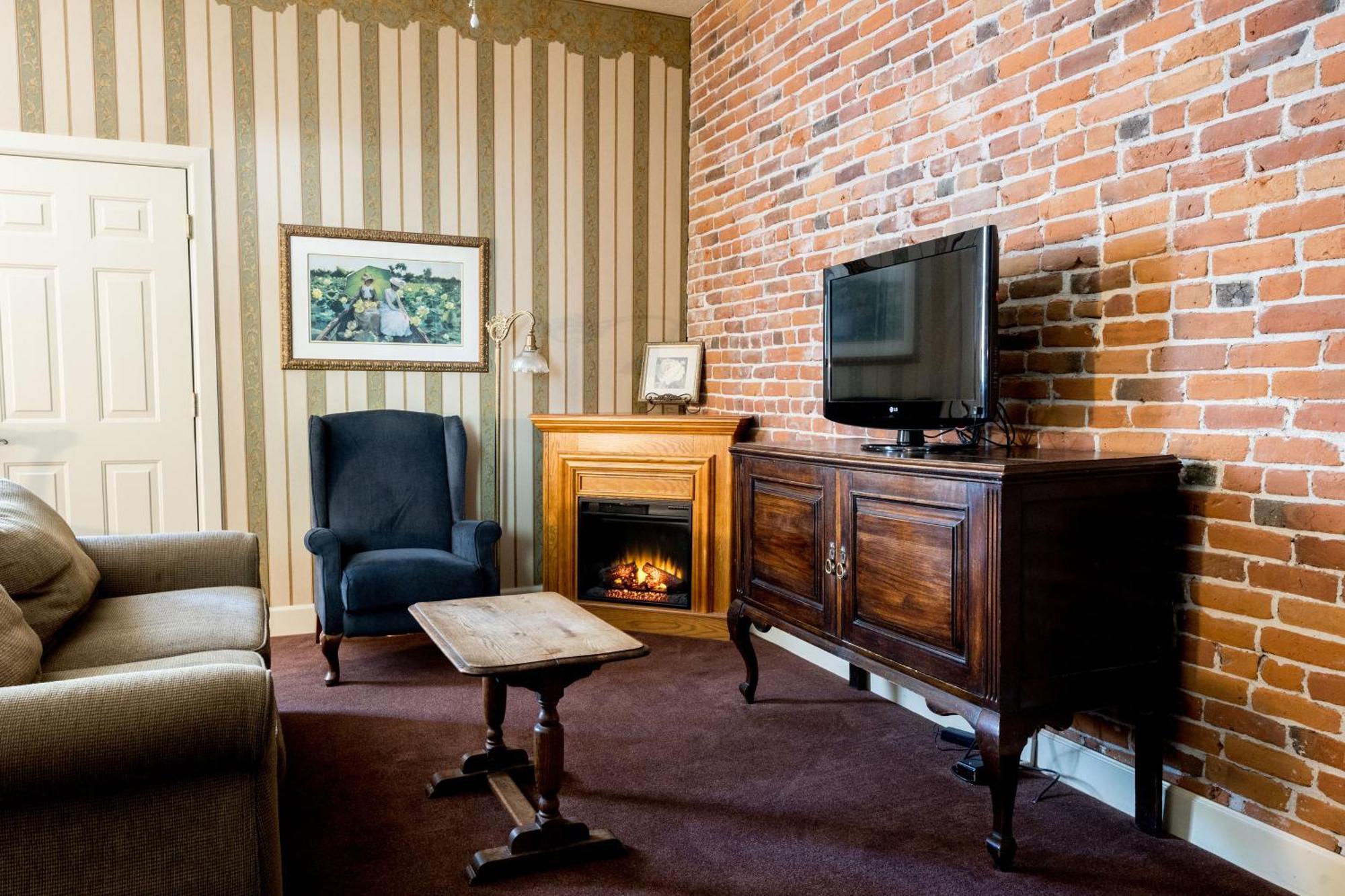 Ground Floor Suite