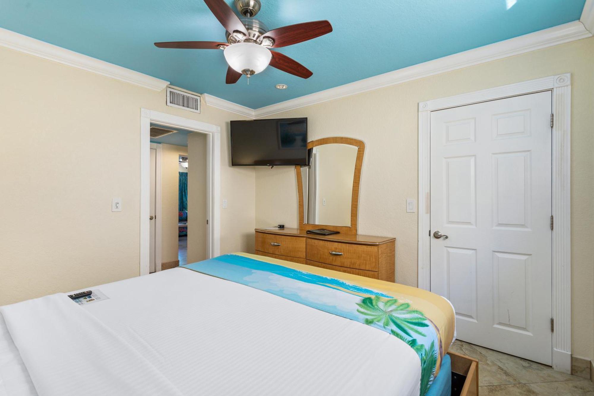 Deluxe One Bedroom Suite 1 Queen Bed 1 Sleeper Sofa