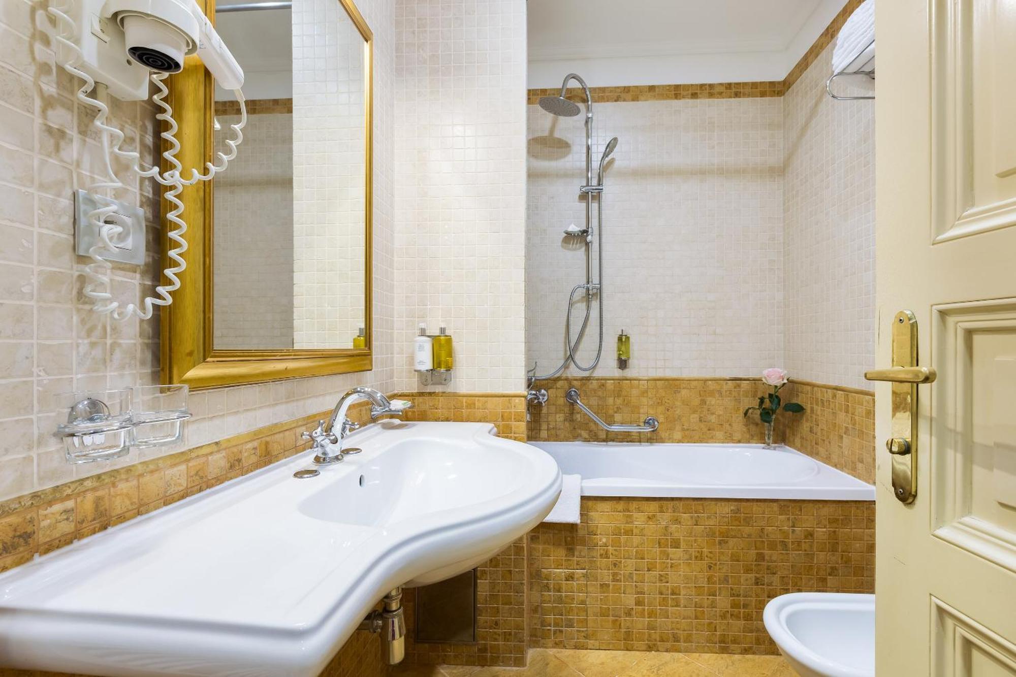 Superior Triple Room,925491811:JPEG