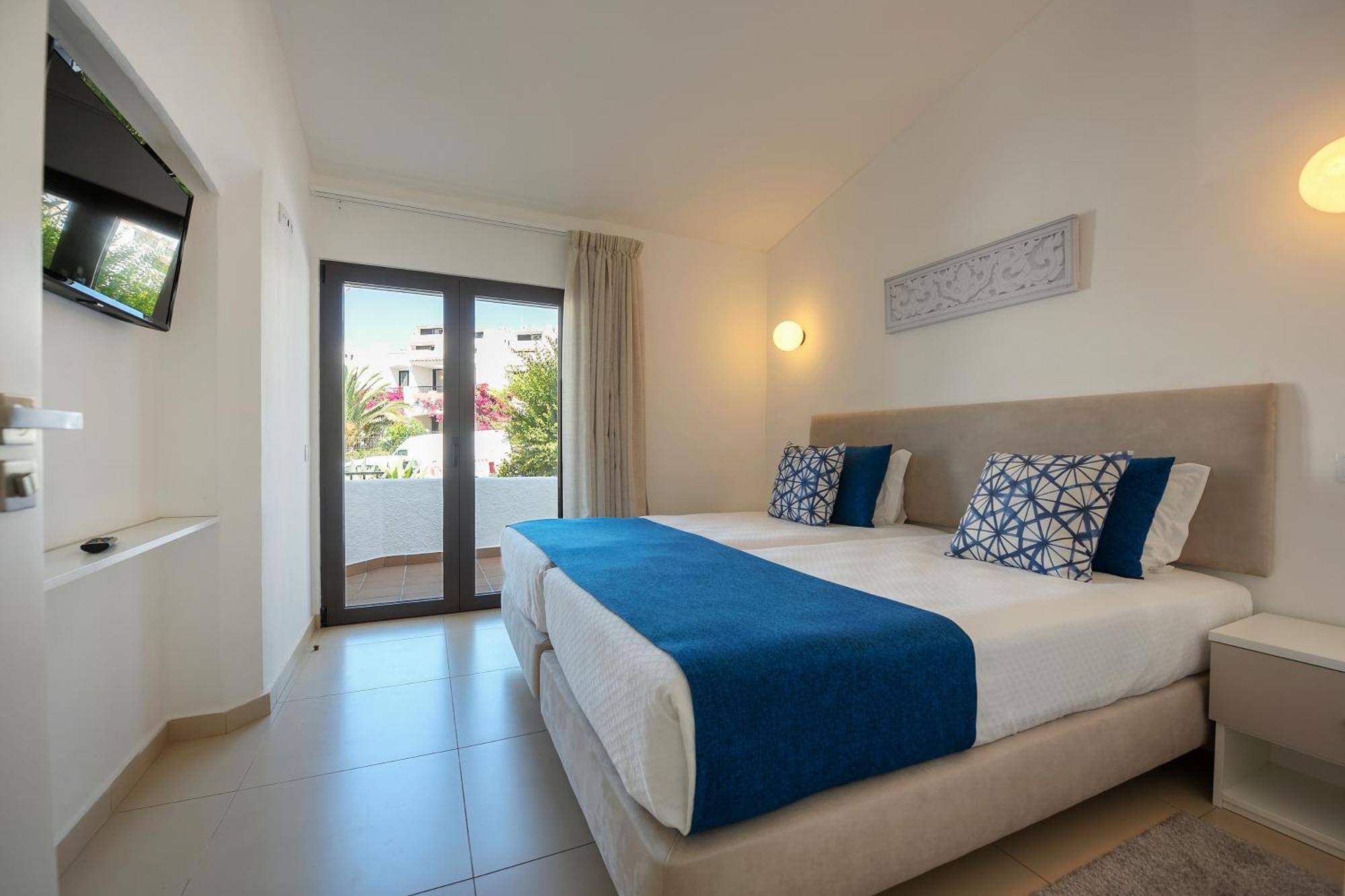 Three-Bedroom Villa Private Jacuzzi Sea View