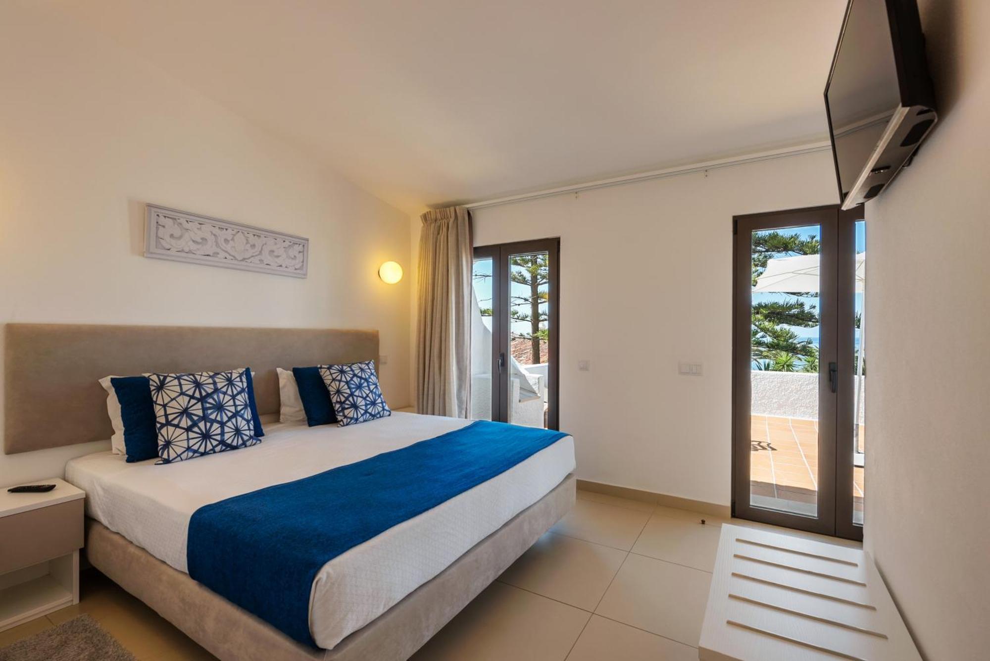 Three-Bedroom Villa Private Jacuzzi Sea View