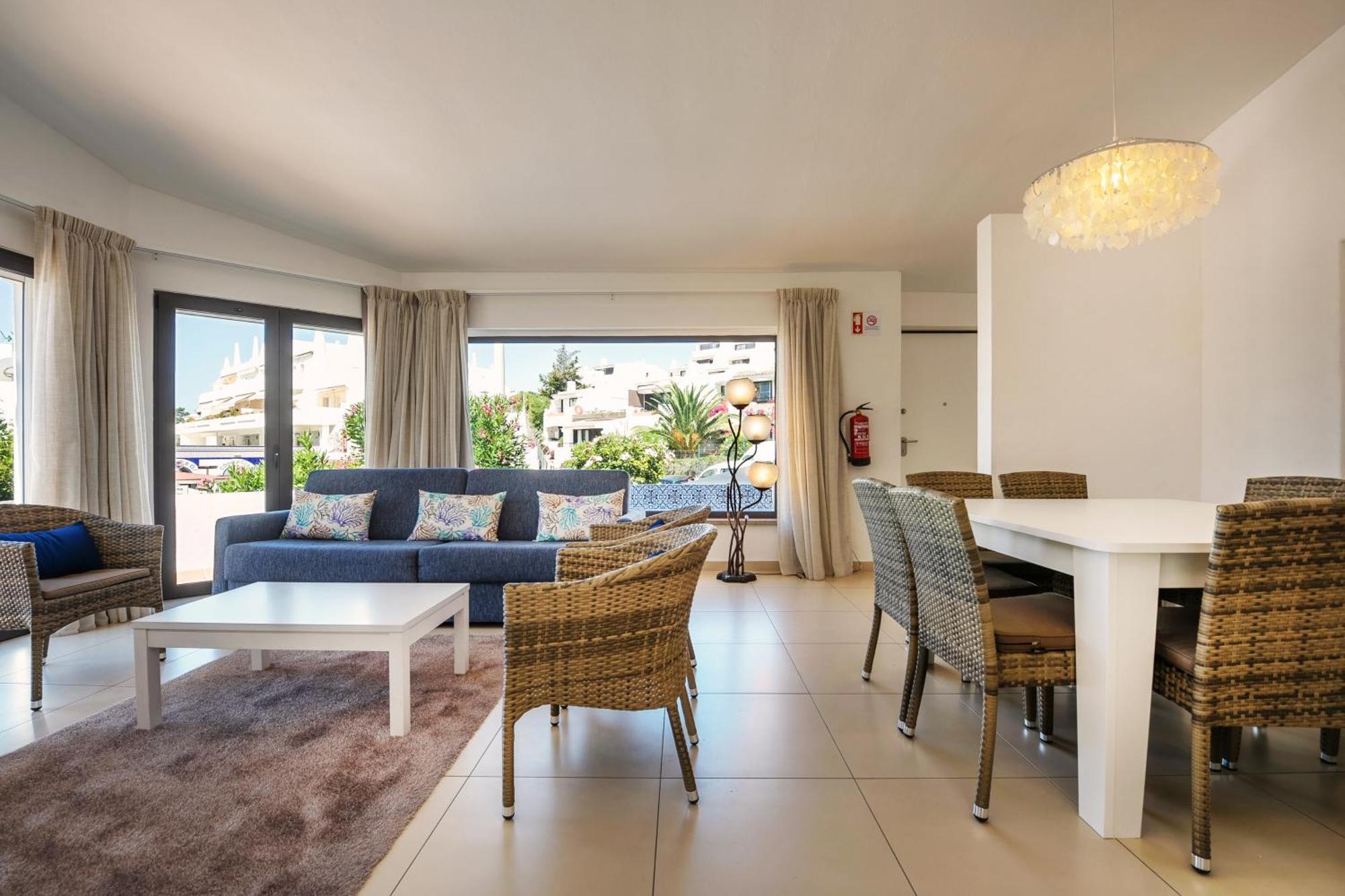 Three-Bedroom Villa Private Jacuzzi Sea View