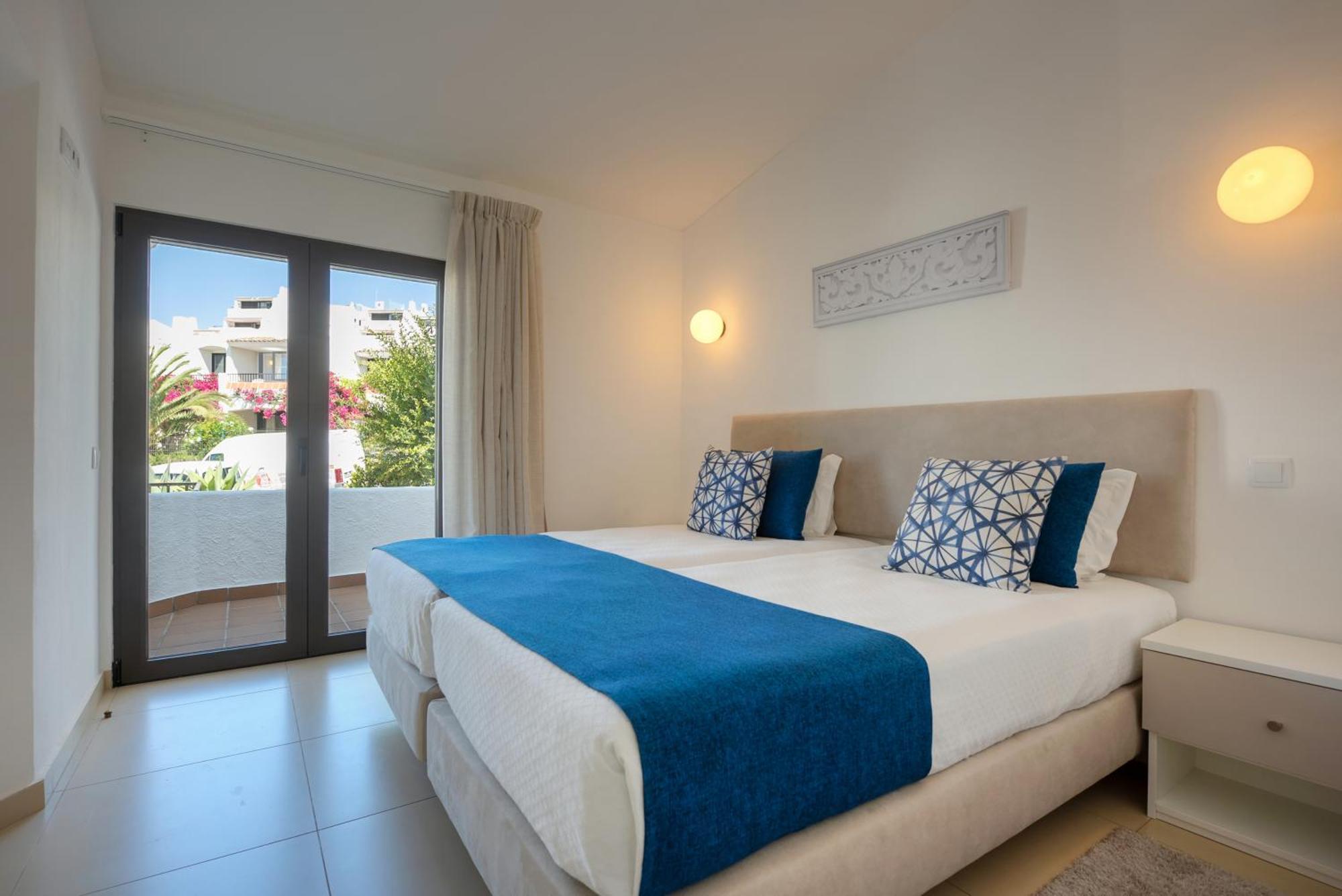 Three-Bedroom Villa Private Jacuzzi Sea View
