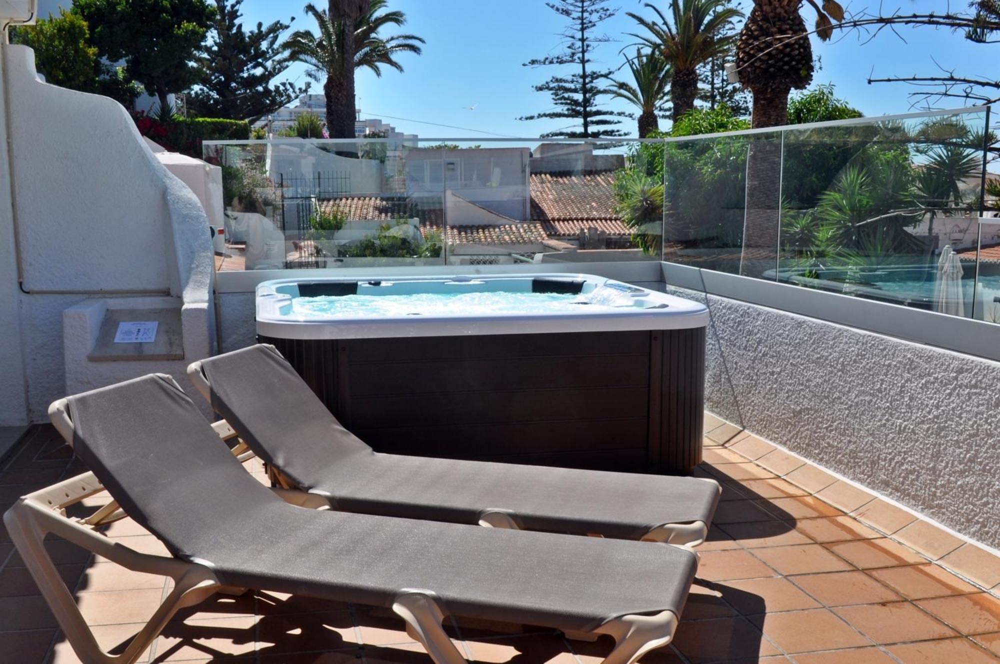 Three-Bedroom Villa Private Jacuzzi Sea View