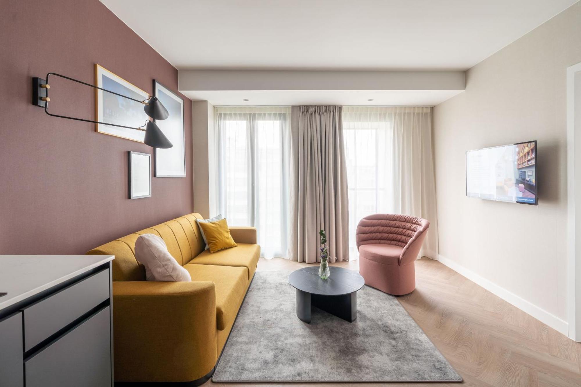 Extra Large 1 Bedroom Apartment with Sofa Bed