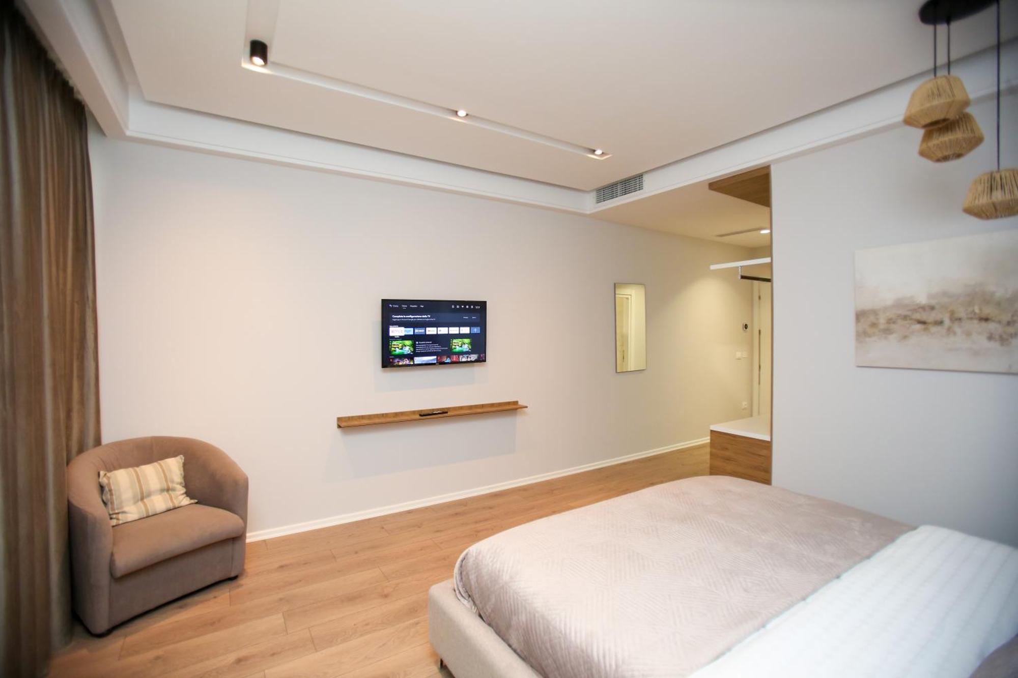 Deluxe Double Room with Balcony,1596032425:JPEG