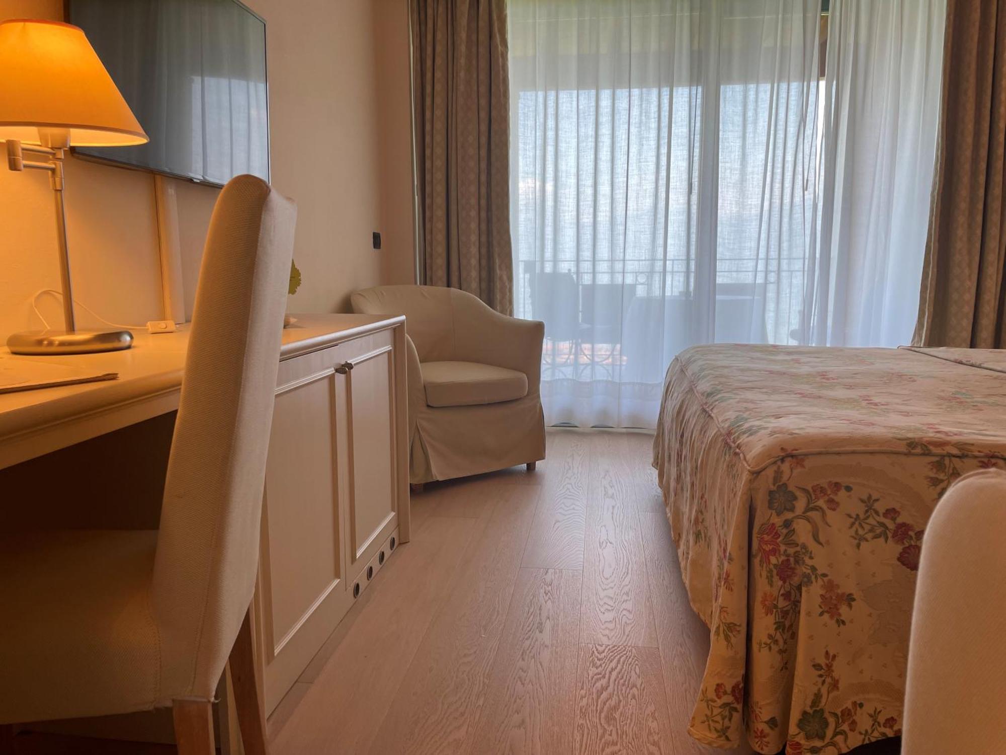 Double or Twin Room withTerrace and Lake View,1598395447:JPEG