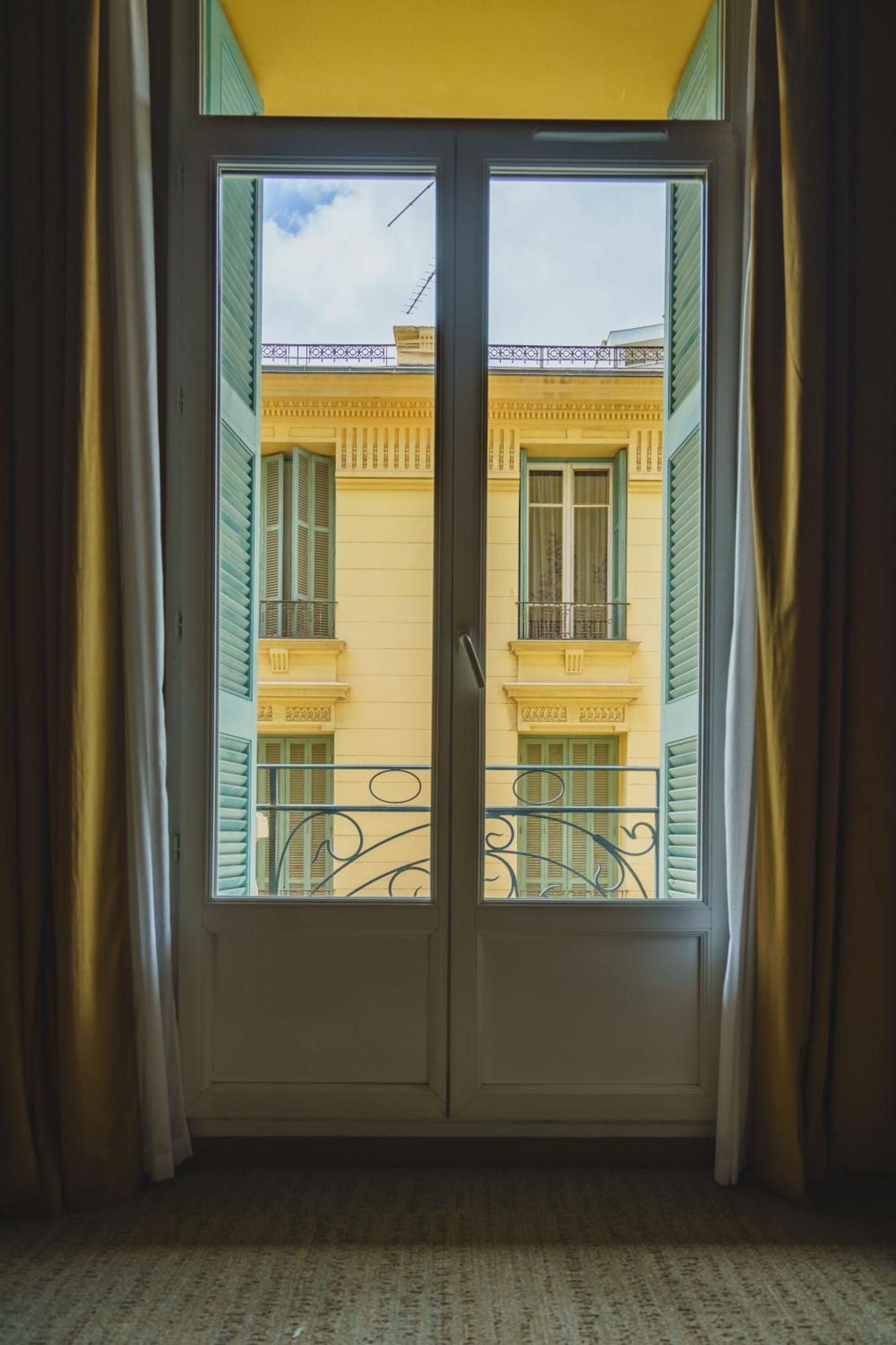 Double Room Shower Balcony