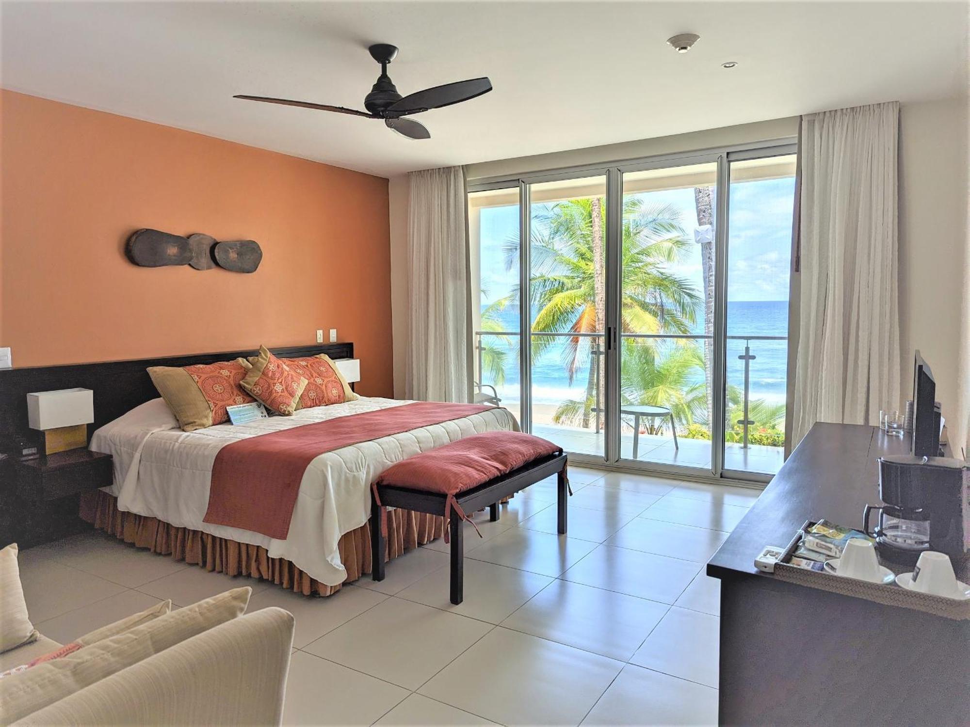 Deluxe Beachfront Room