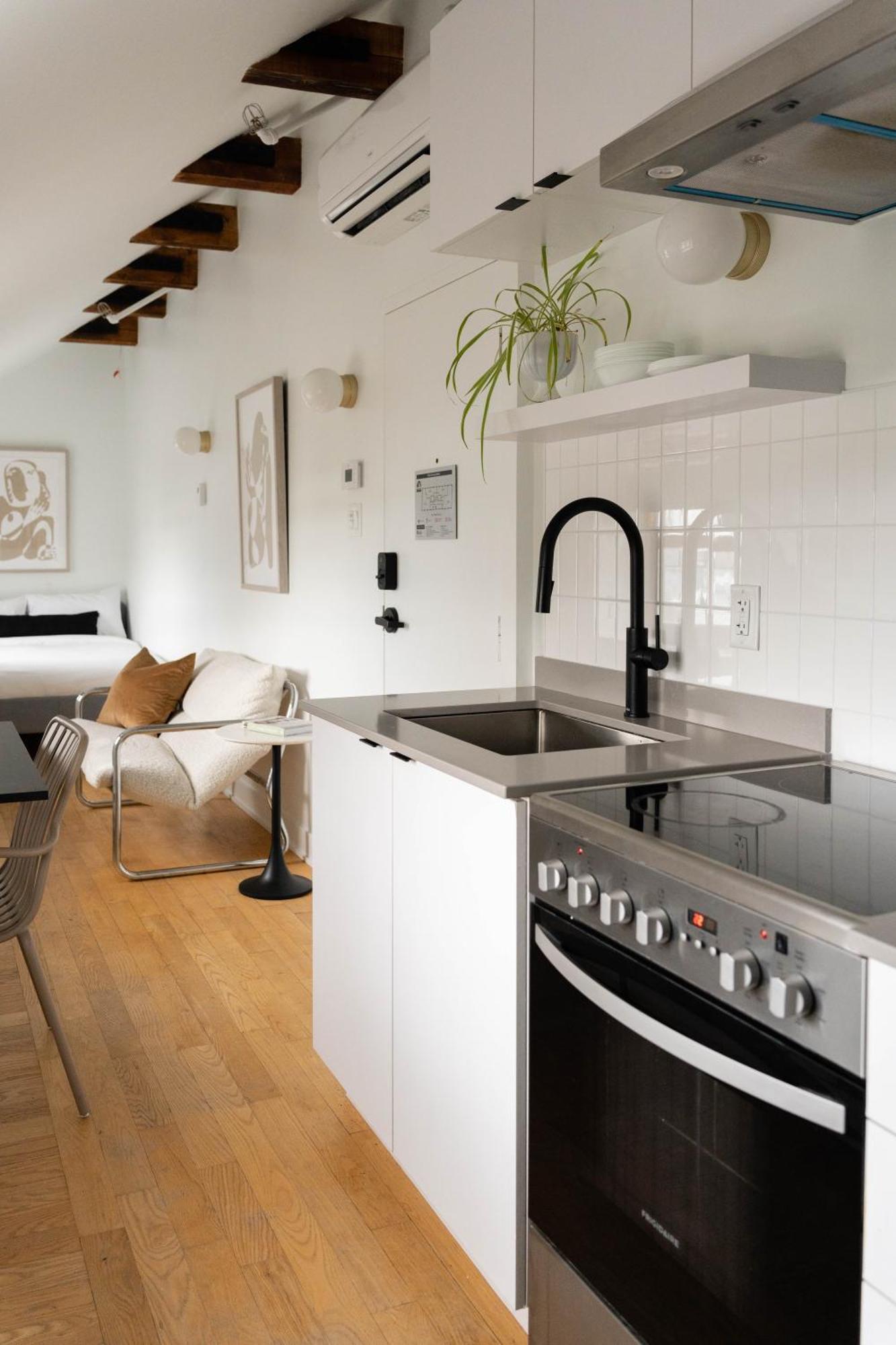 Studio Apartment double size bed