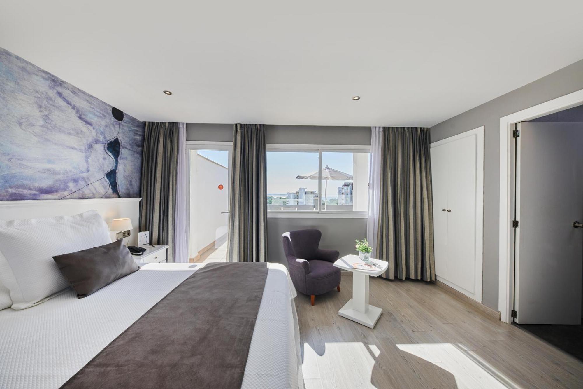 Deluxe Double or Twin Room Sea View