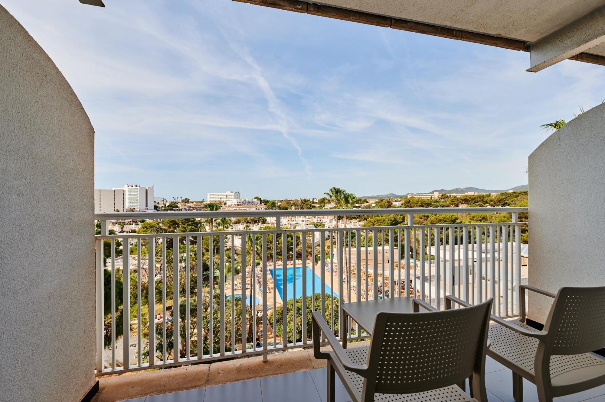 Double Room Pool View