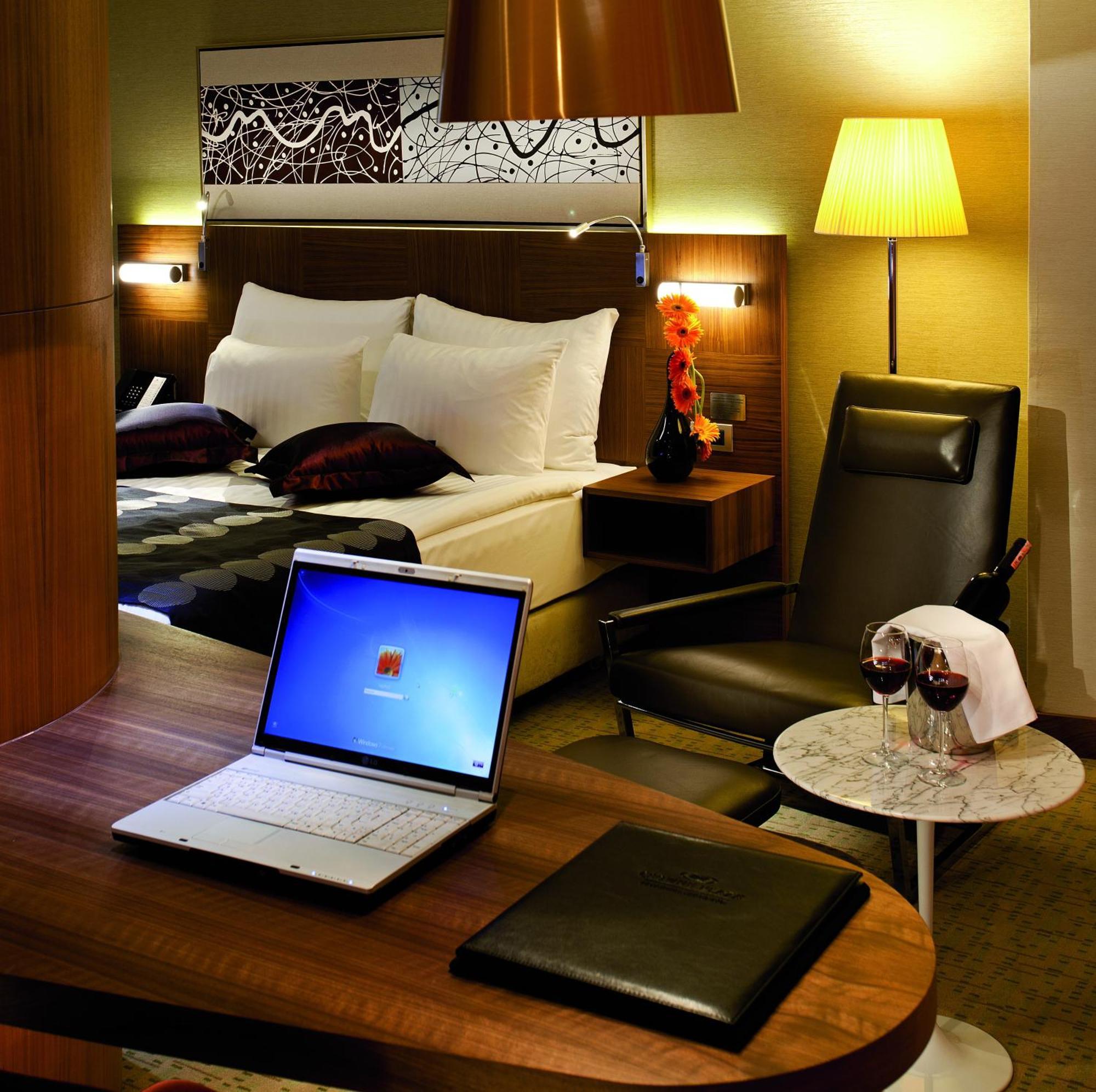 Premium King Room Lounge Access