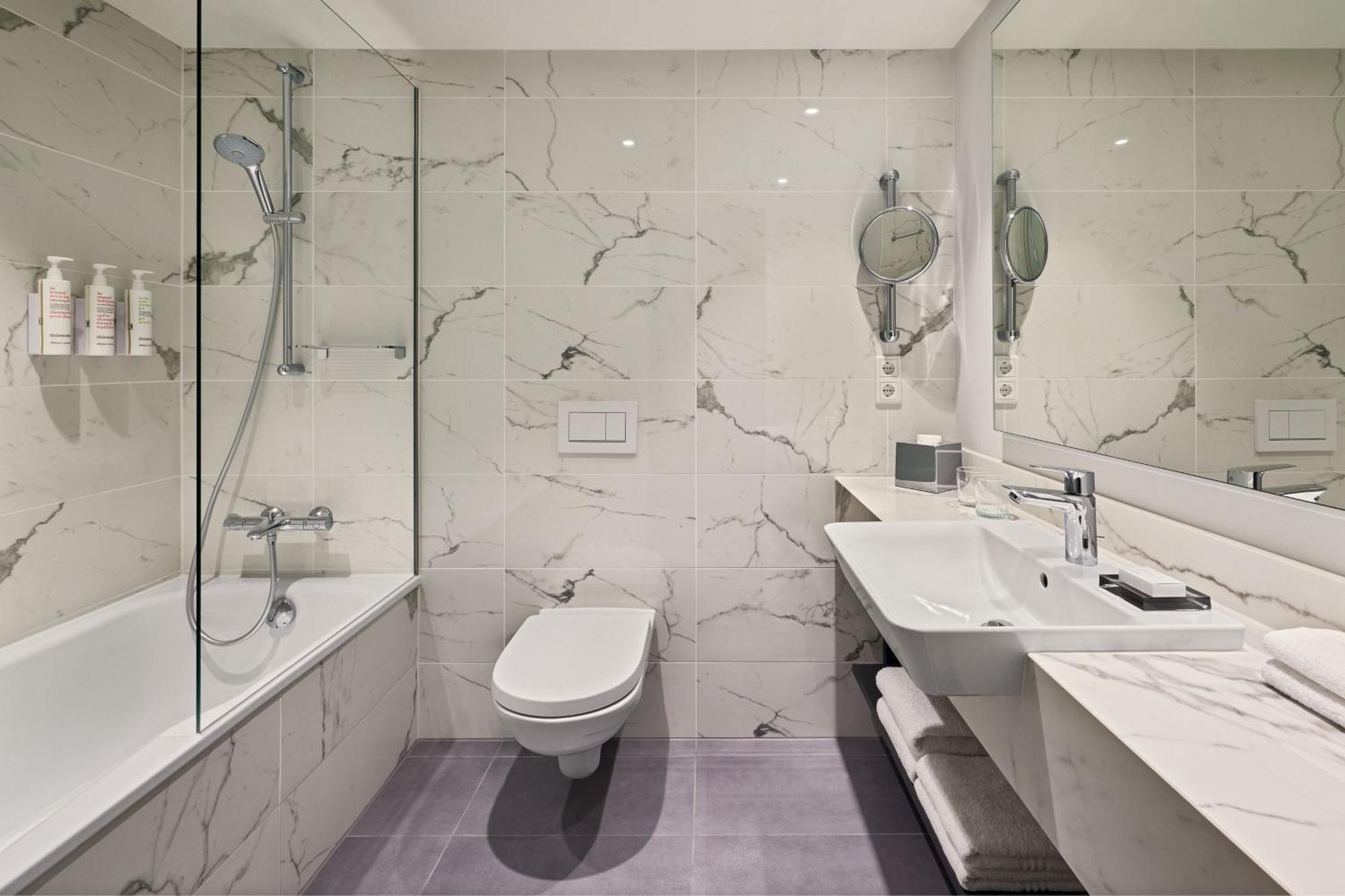 Studio Suite Executive lounge access Larger Studio Sofa bed,1641011881:JPEG