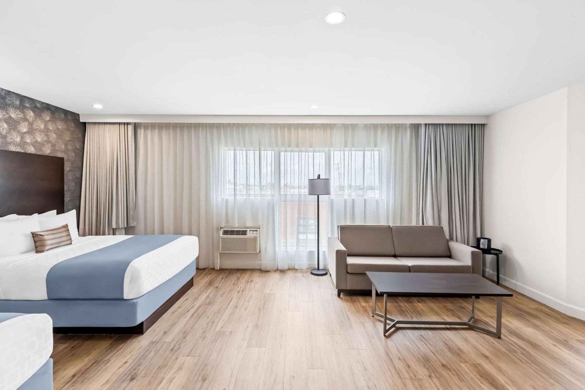 Family Queen Room with Two Queen Beds - Sofa Bed/Non-Smoking,1608785801:JPEG